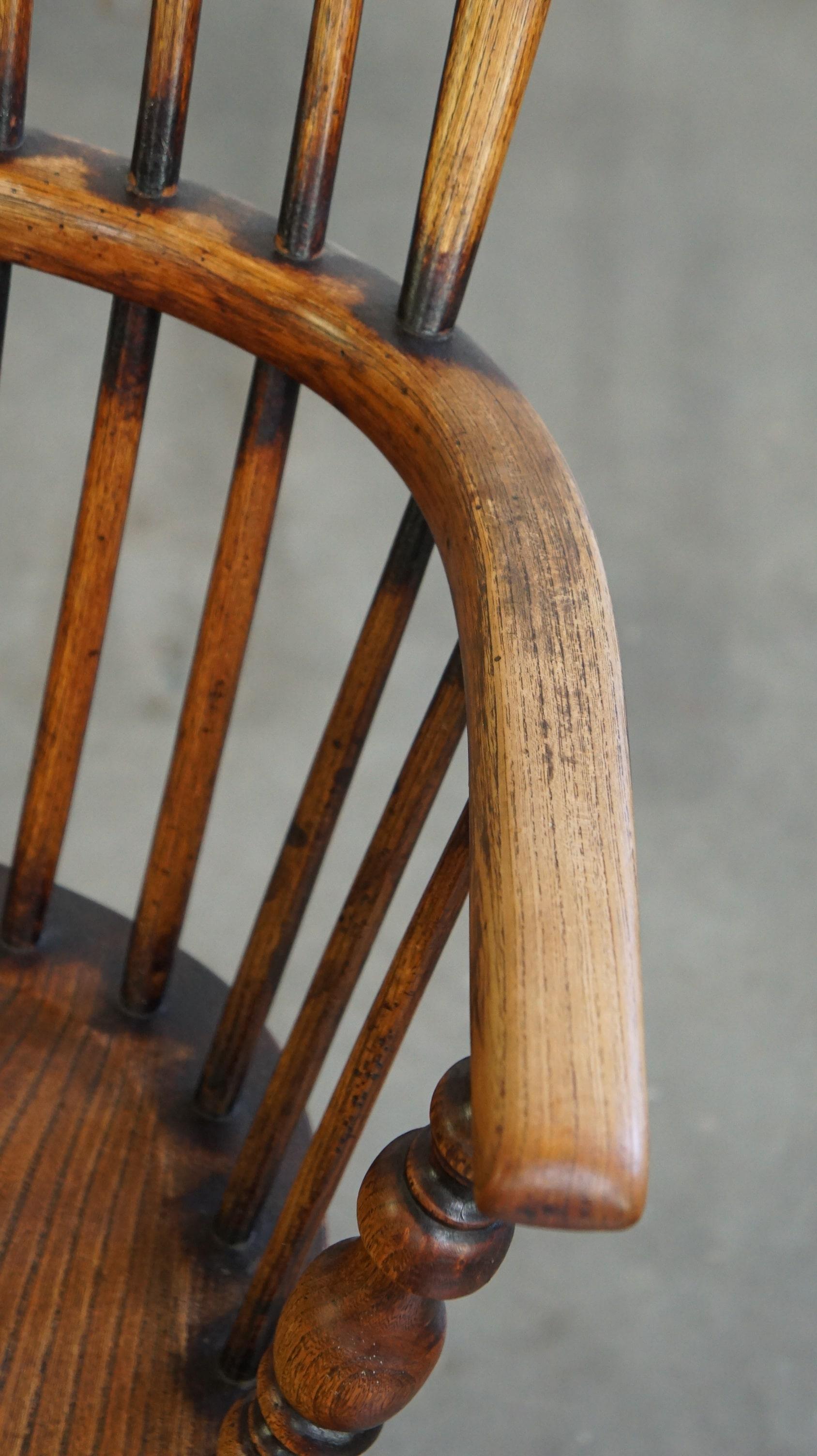 Ancienne et très belle chaise de salle à manger anglaise Windsor à dossier haut en vente 1