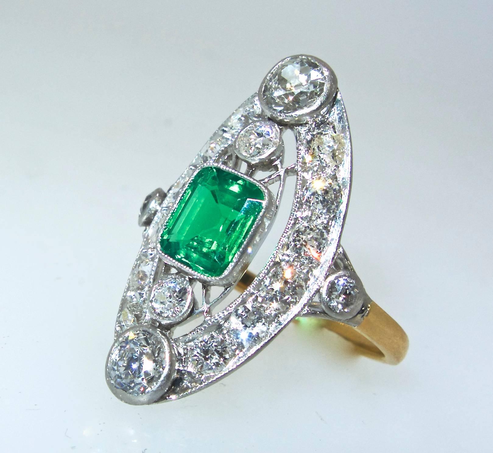 Antique Very Fine Colombian Emerald and Diamond Ring In Excellent Condition In Aspen, CO