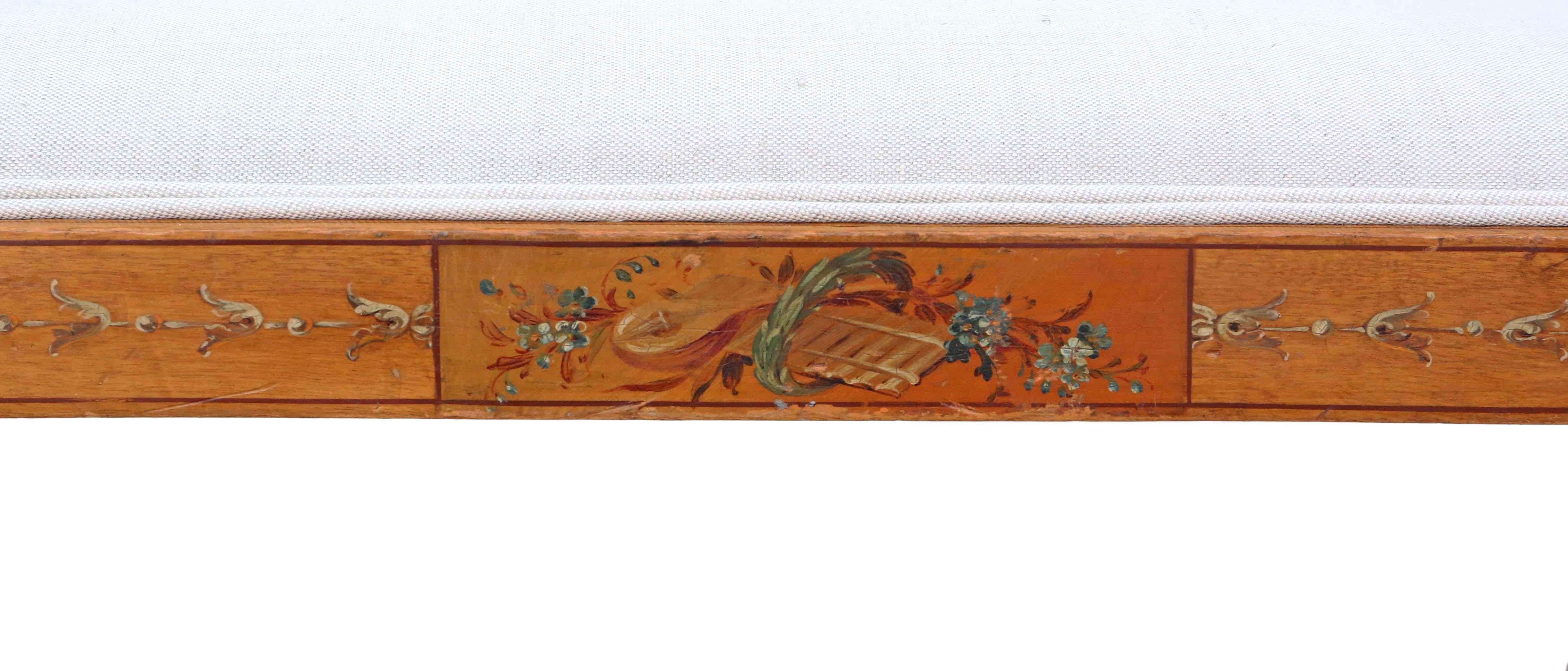 Antique Very Fine Quality Late Victorian 19th Century Decorated Satinwood Sofa For Sale 3