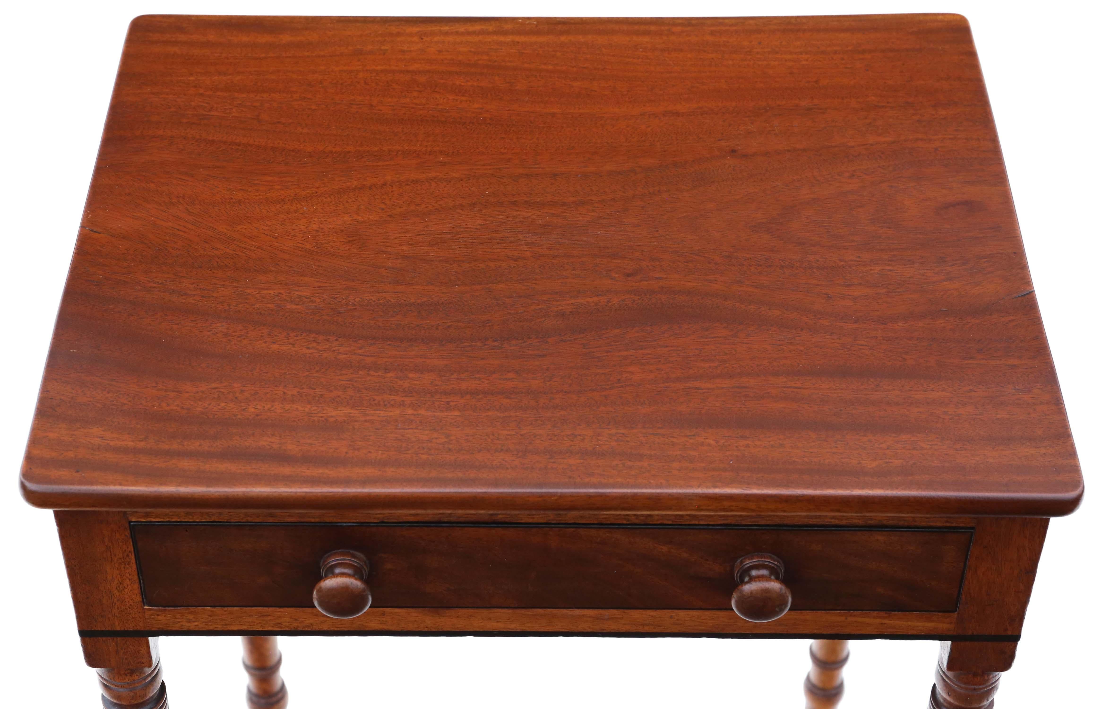 Ancienne petite table d'écriture en acajou du 19ème siècle de très belle qualité Bon état - En vente à Wisbech, Cambridgeshire