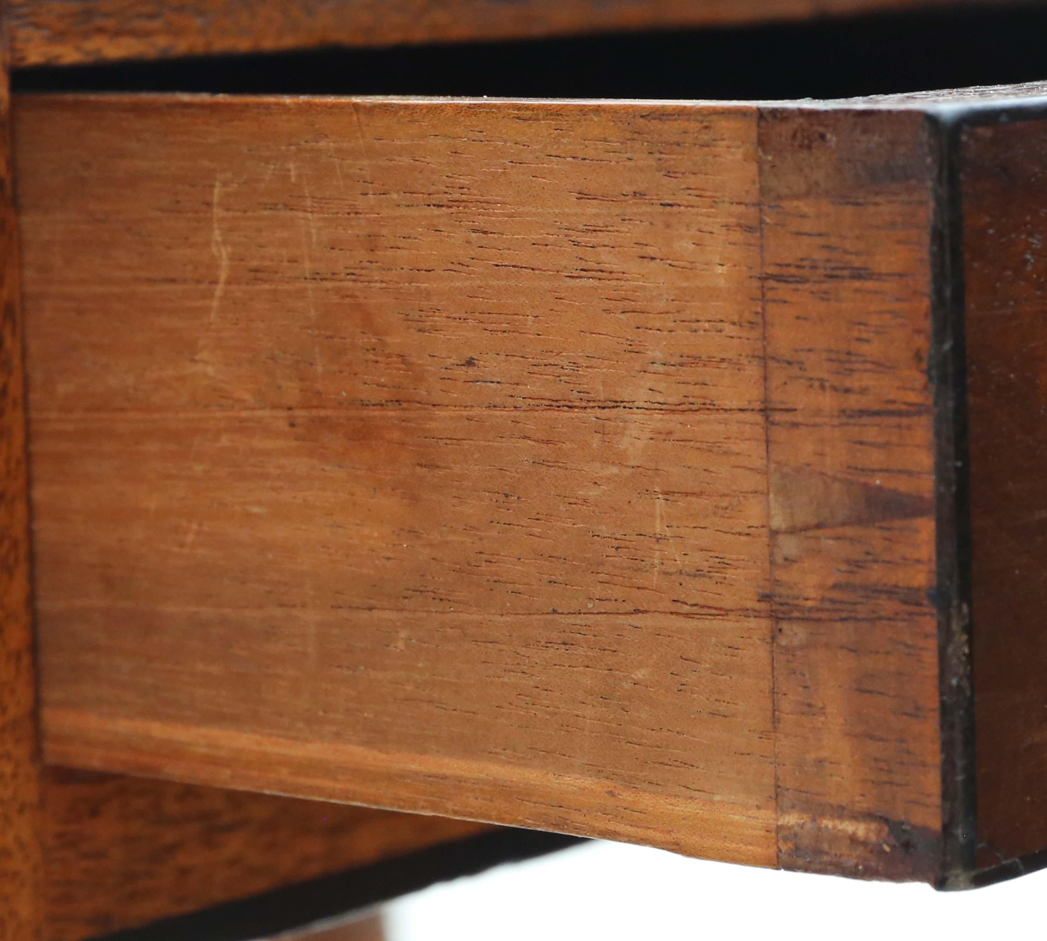 Antique very fine quality small 19th Century mahogany writing side table desk For Sale 2
