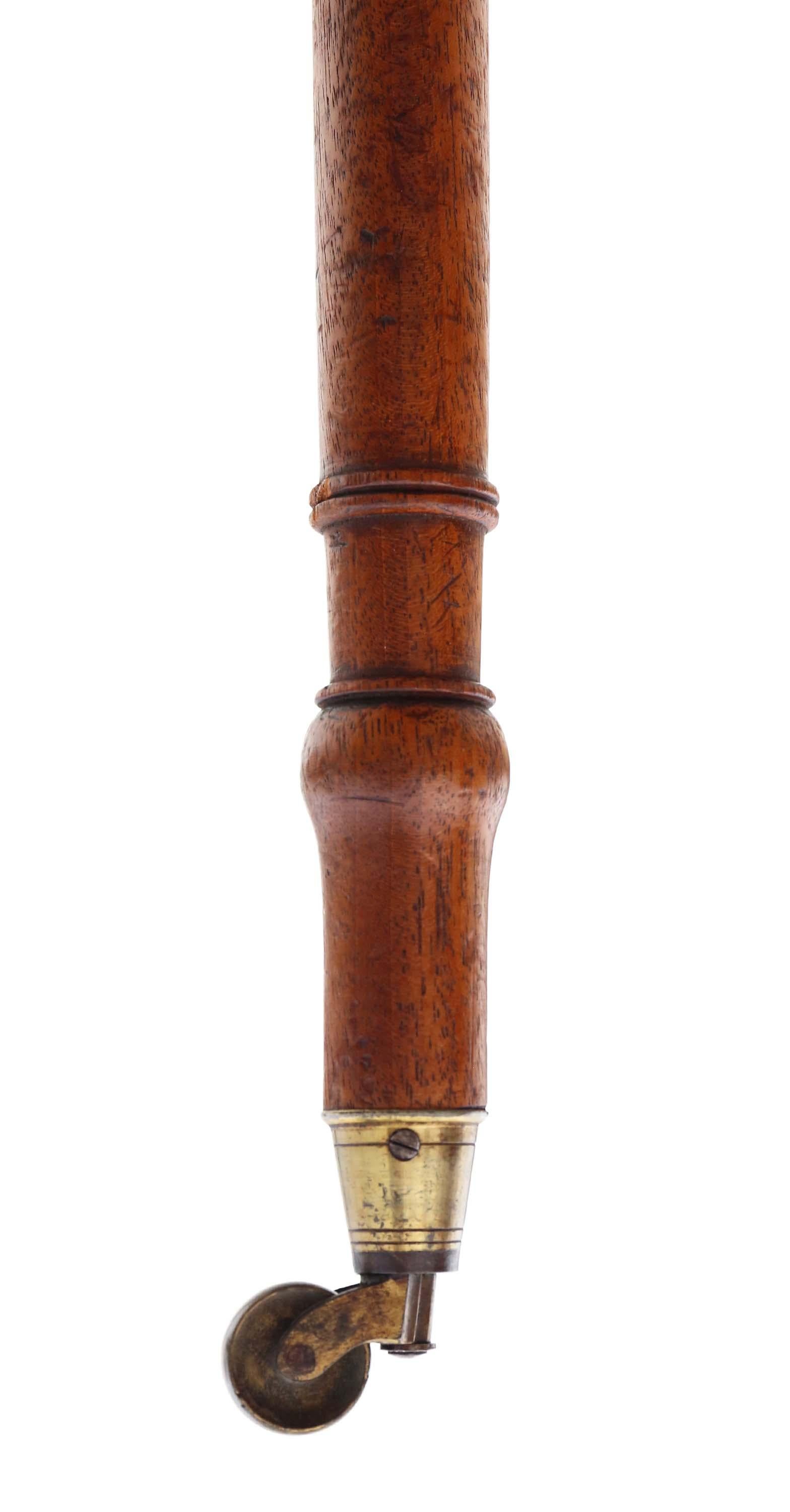 Ancienne petite table d'écriture en acajou du 19ème siècle de très belle qualité en vente 3