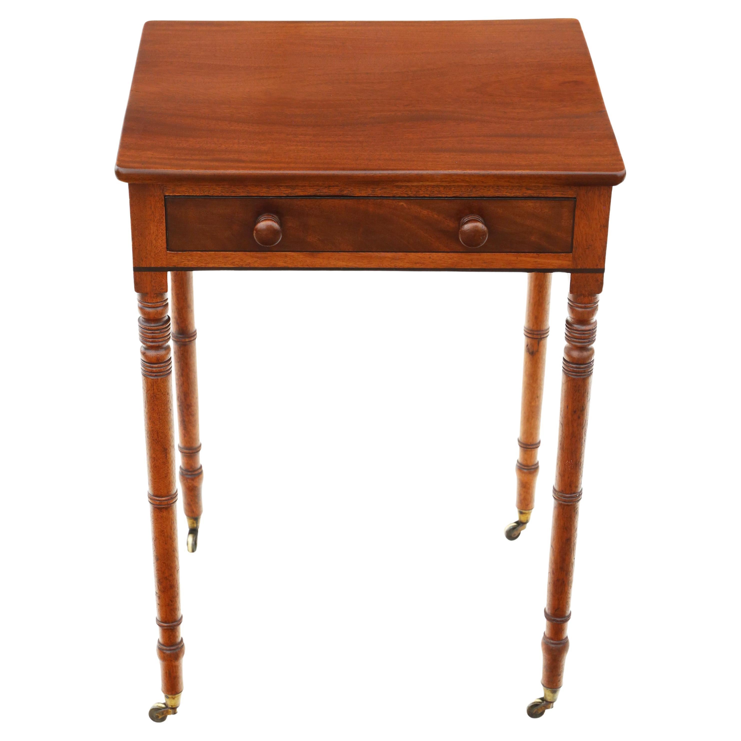 Ancienne petite table d'écriture en acajou du 19ème siècle de très belle qualité en vente
