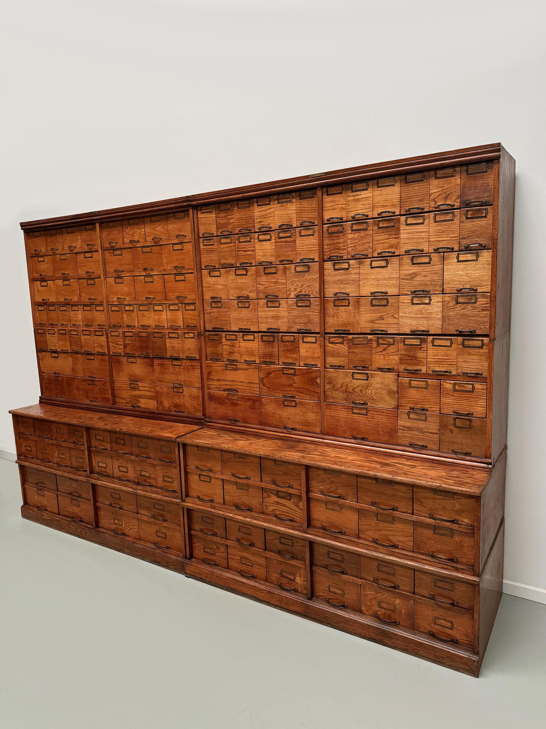 This American oak grain cabinet was produced around 1900/1910 in Montpelier Ohio by W.C.Helller & Co which still exists. The cabinet was purchased in the early 20th century by the Graanrepubliek Groningen in the Netherlands to store and archive