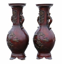 Antiguo par muy grande de jarrones japoneses de bronce Periodo Meiji