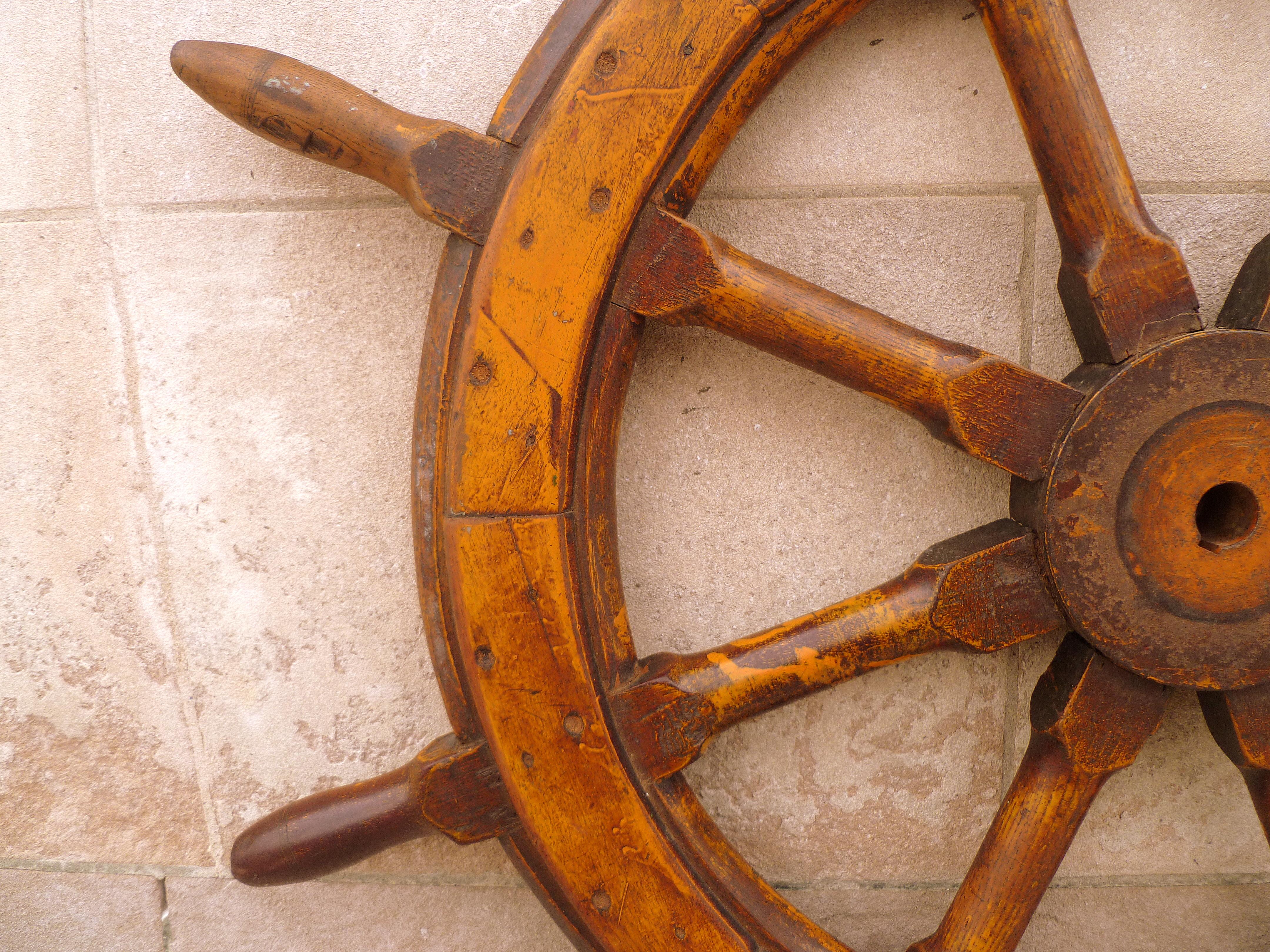 Antikes Schiffsgefäßgriff-Rad mit Griff (Unbekannt) im Angebot