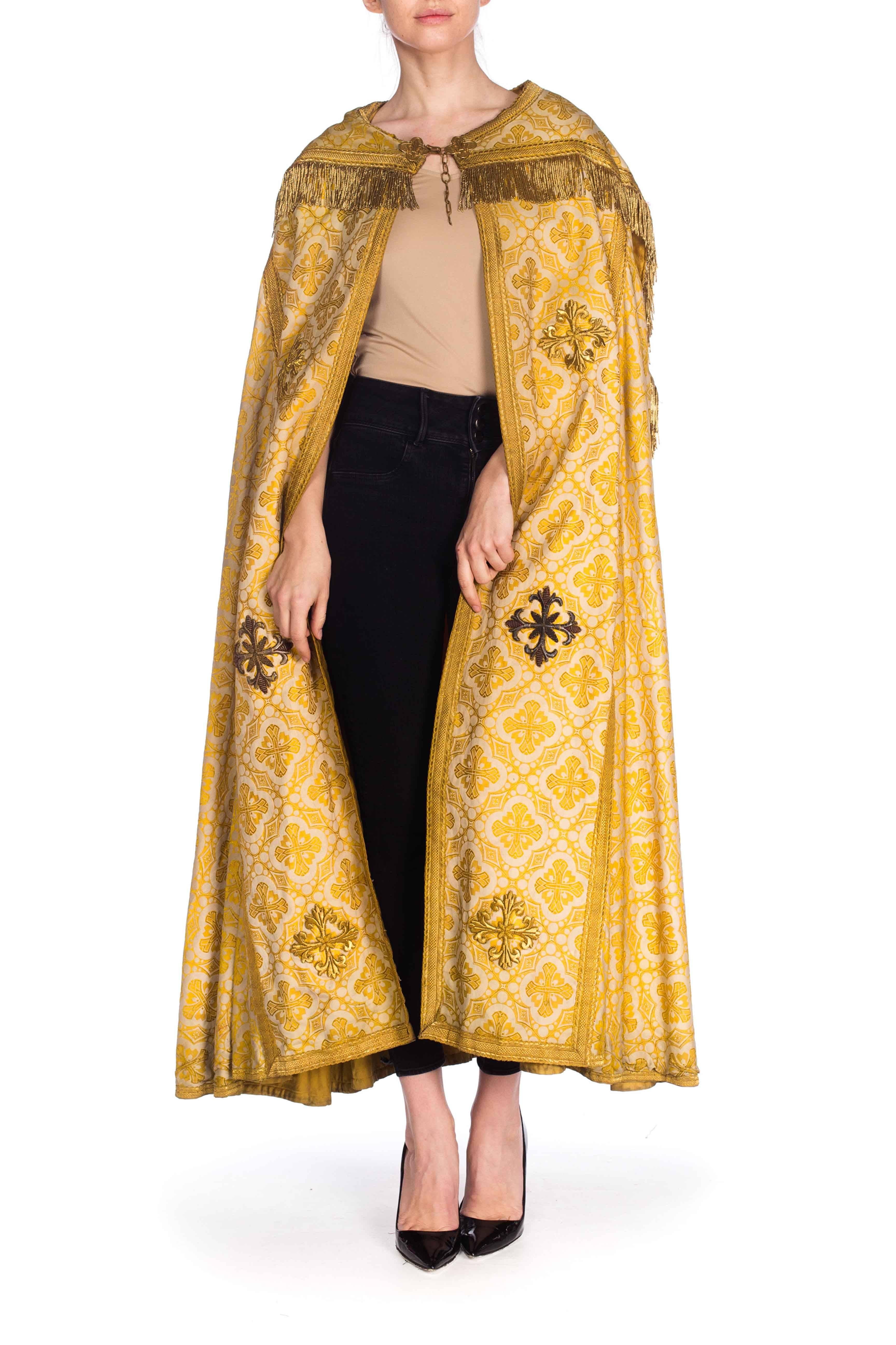 Victorian Gold Silk & Cotton Brocade Long Catholic Cape With Real Fringe Embroi In Excellent Condition For Sale In New York, NY