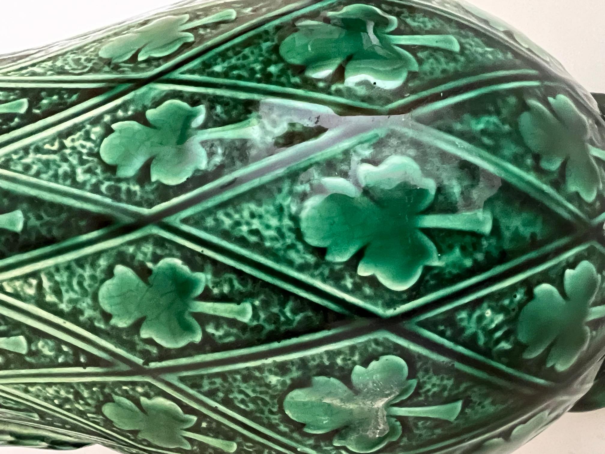 Antiker lebhaft grüner Sarreguemines-Krug aus Majolika mit Kleeblatt, um 1880 im Angebot 4