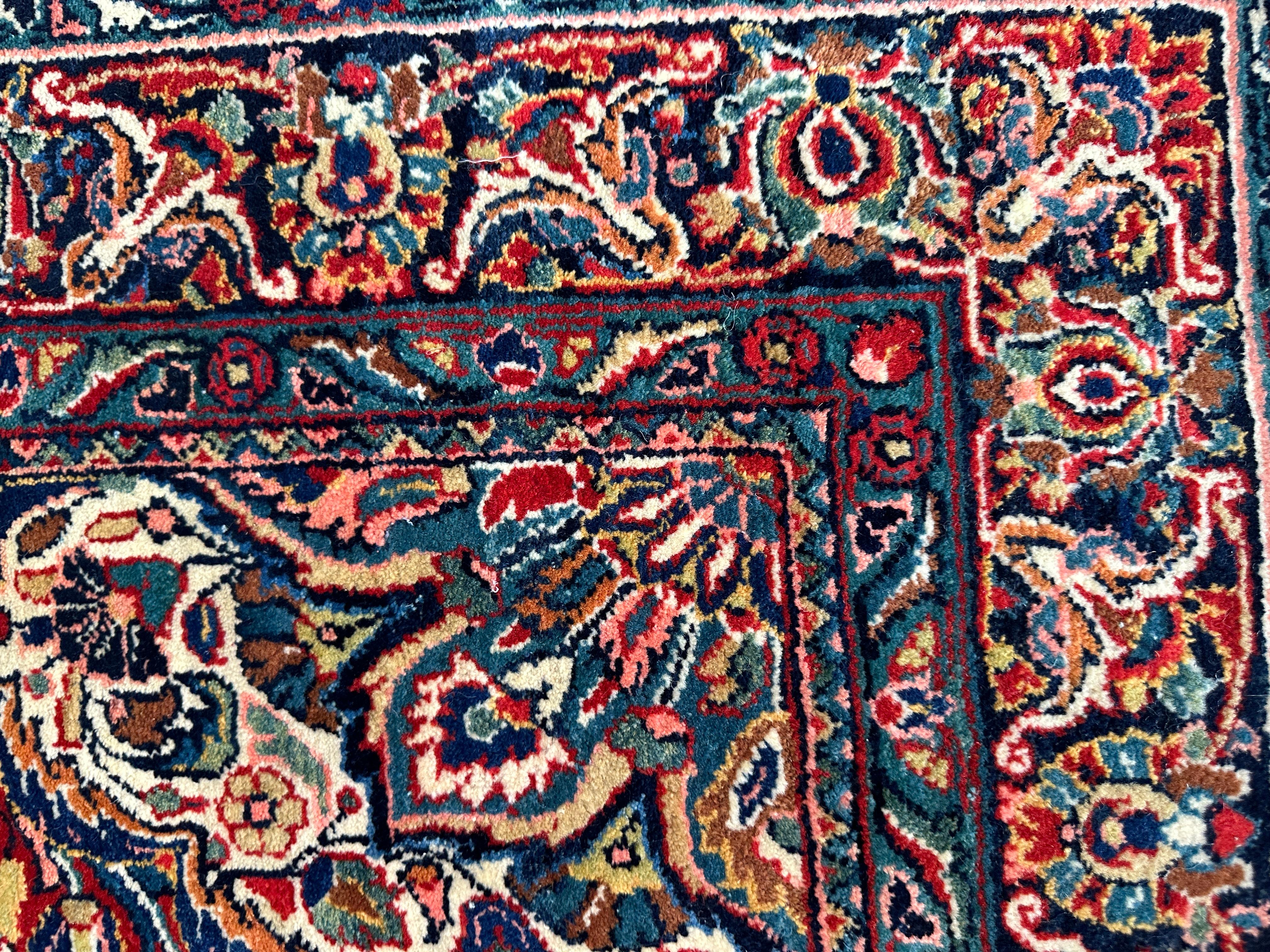 Tissé à la main Tapis persan ancien et vibrant multicolore en vente