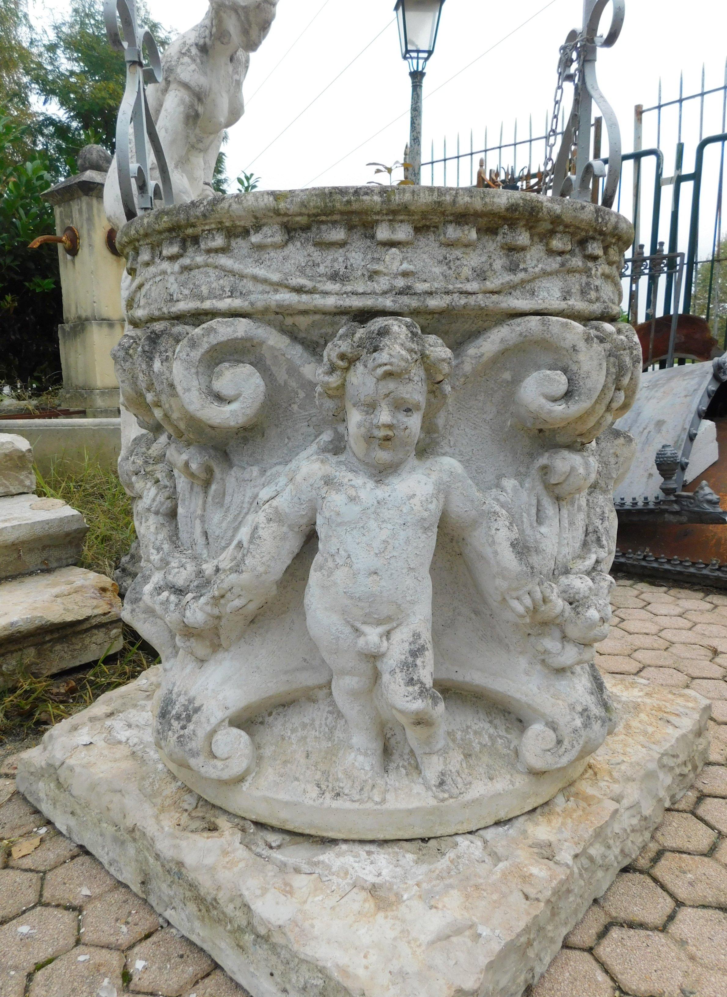 Well en pierre de Vicenza antique avec sculptures de chérubins et de festons, 19ème siècle en vente 1