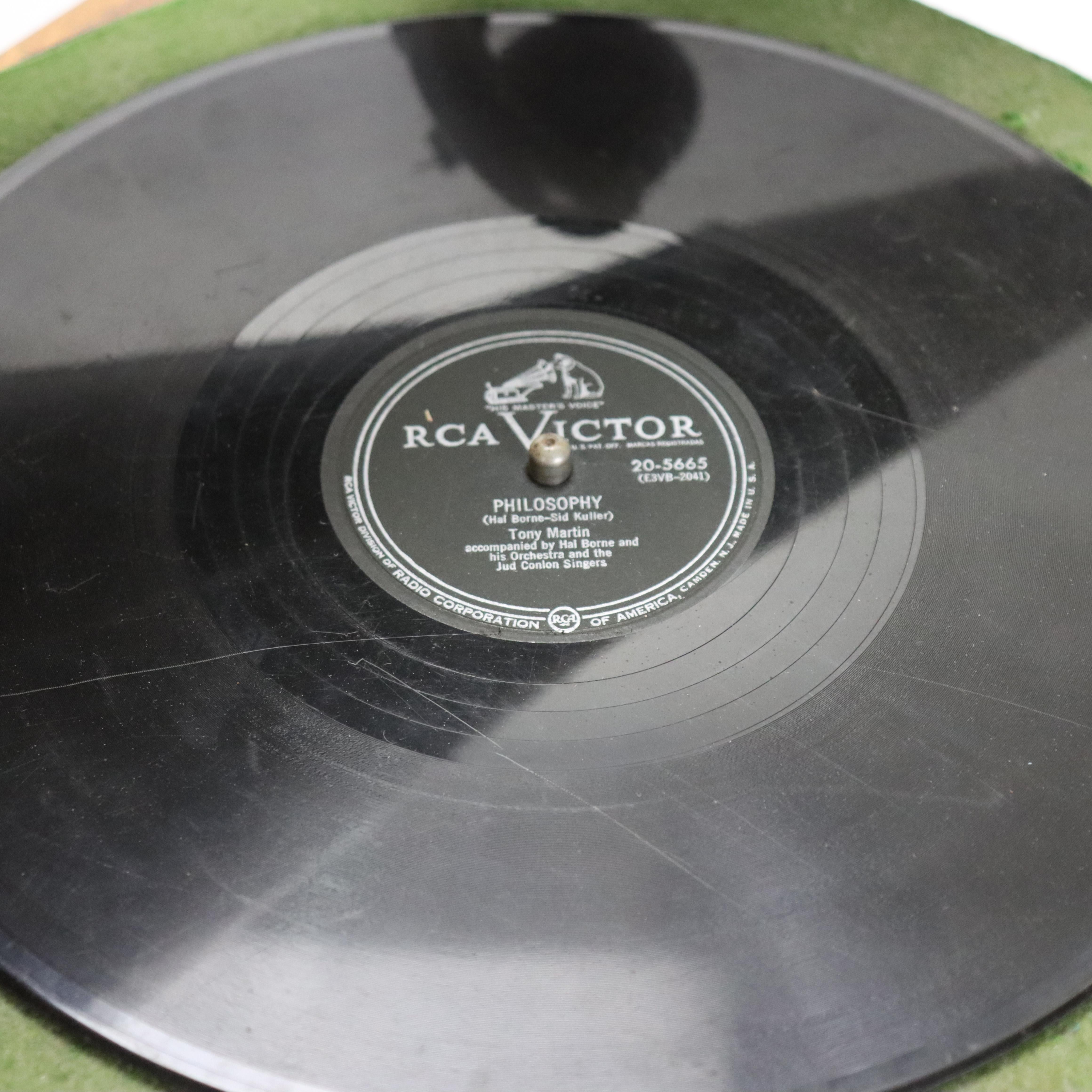 20th Century Antique Victor V Victrola Oak Disk Player & Horn C1910 For Sale