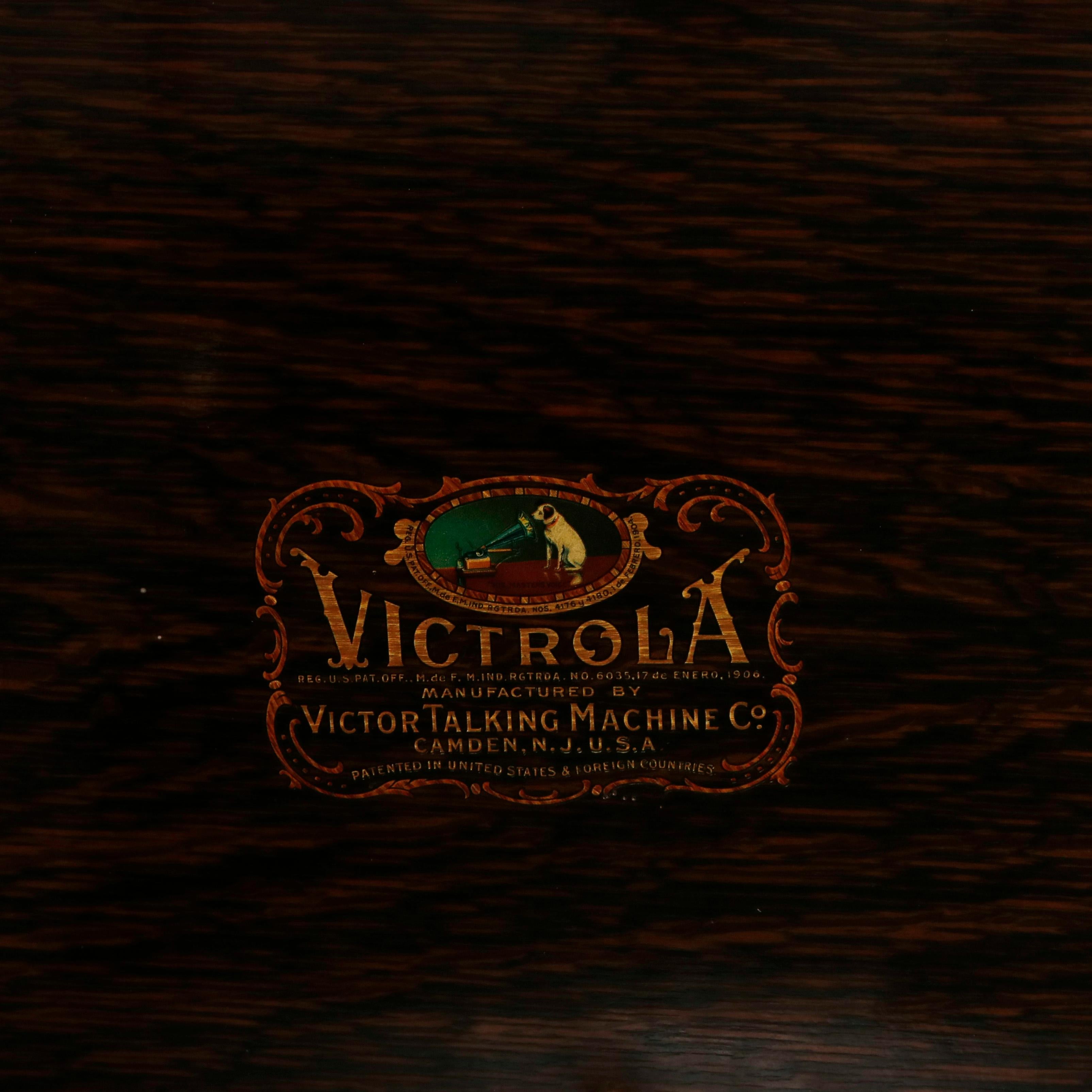 Antique Victor Victrola Louis XVI Style Oak Phonograph Case by Clark, circa 1910 2