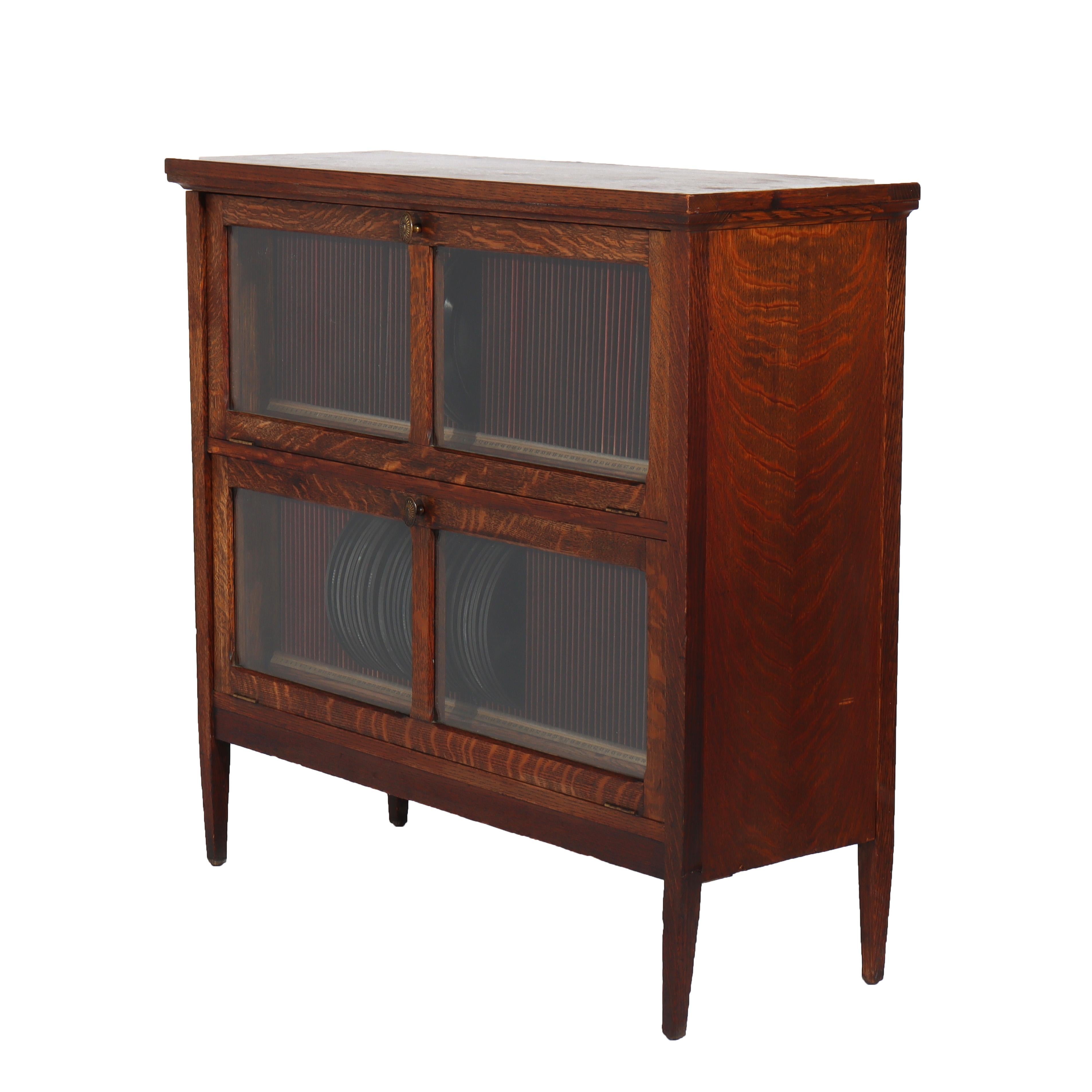 20th Century Antique Victor Victrola Oak 78RPM Record Storage Cabinet & 31 Records C1920