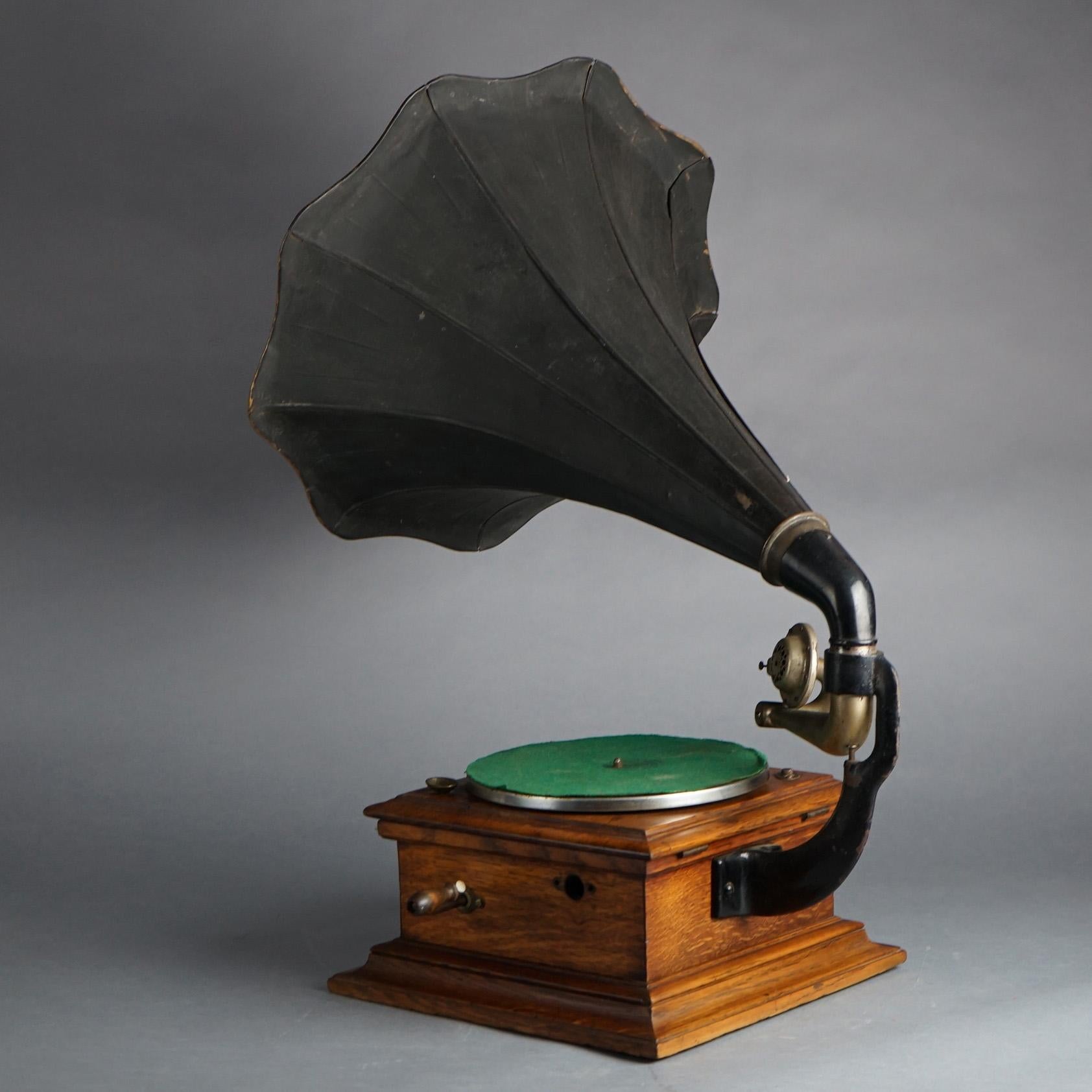 Antiker Victor Victrola- Phonograph aus Eiche mit Tischplatte und Scheiben an der Außenseite aus Horn, um 1900 7