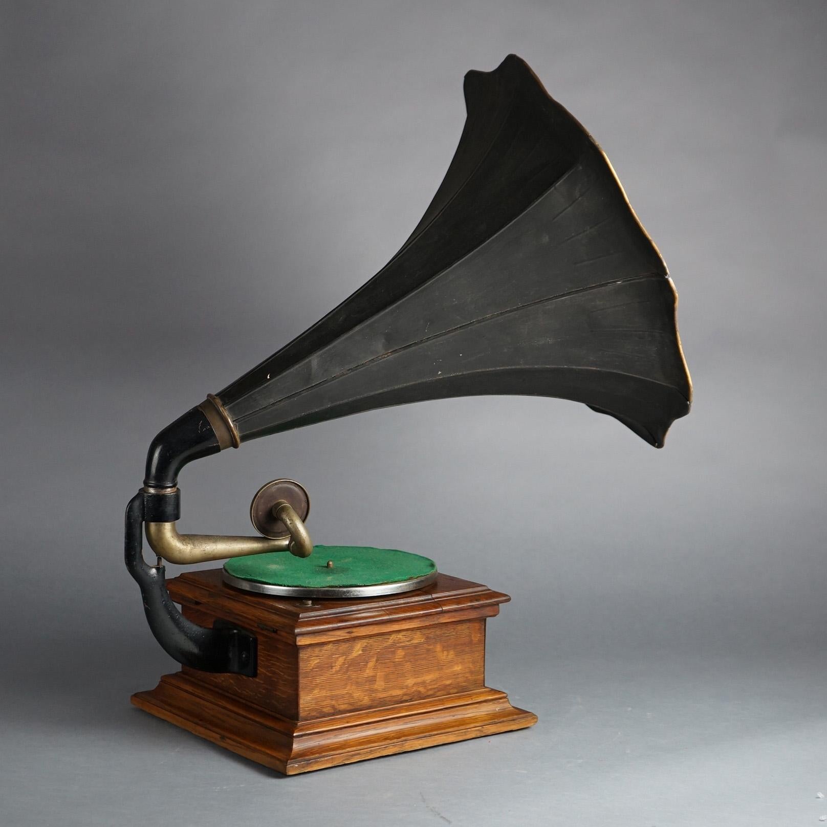 Antiker Victor Victrola- Phonograph aus Eiche mit Tischplatte und Scheiben an der Außenseite aus Horn, um 1900 9