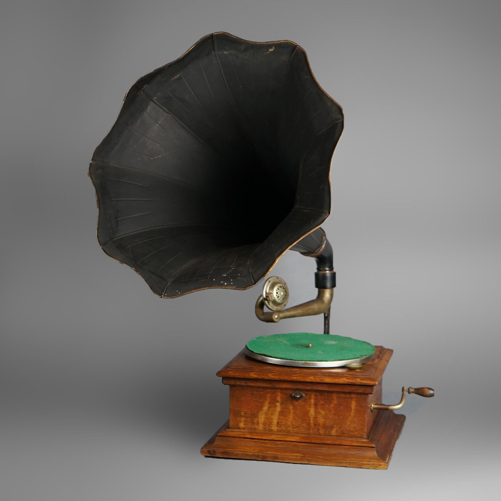 Antiker Victor Victrola- Phonograph aus Eiche mit Tischplatte und Scheiben an der Außenseite aus Horn, um 1900 12