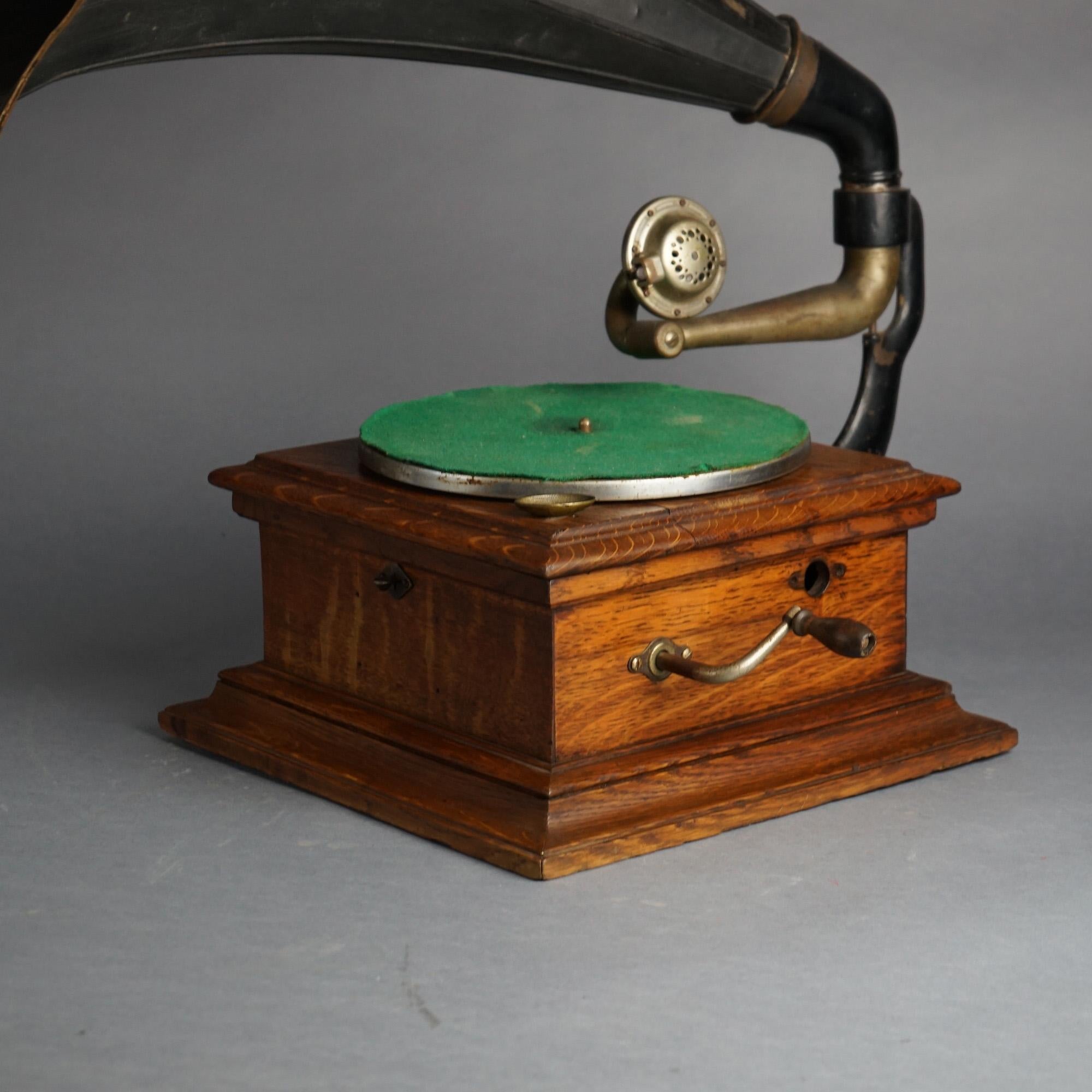 Américain Antique Victor Victrola Oak Table Top Disc Outside Horn Phonograph Circa 1900