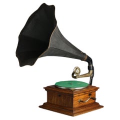 Antiker Victor Victrola- Phonograph aus Eiche mit Tischplatte und Scheiben an der Außenseite aus Horn, um 1900