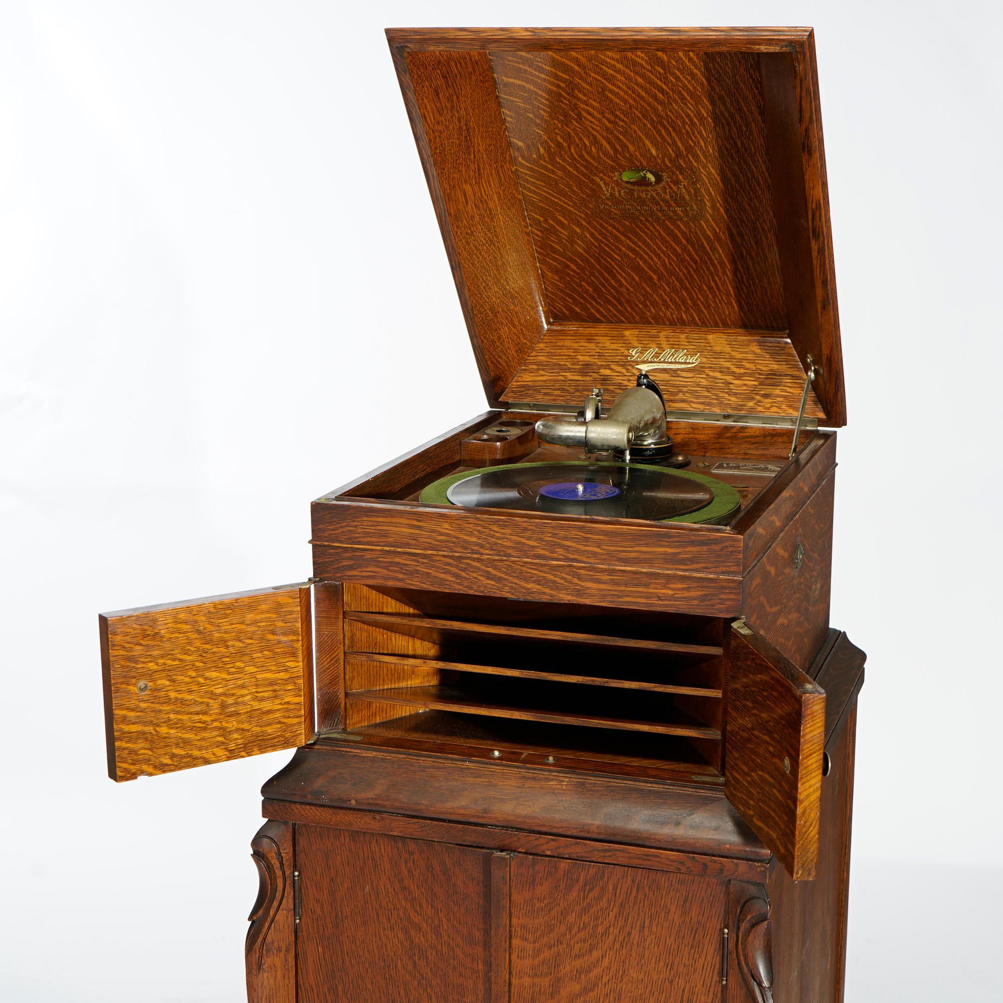 Antique Victor Victrola Table Top Portable Phonograph & Base Cabinet, Circa 1920 In Good Condition In Big Flats, NY