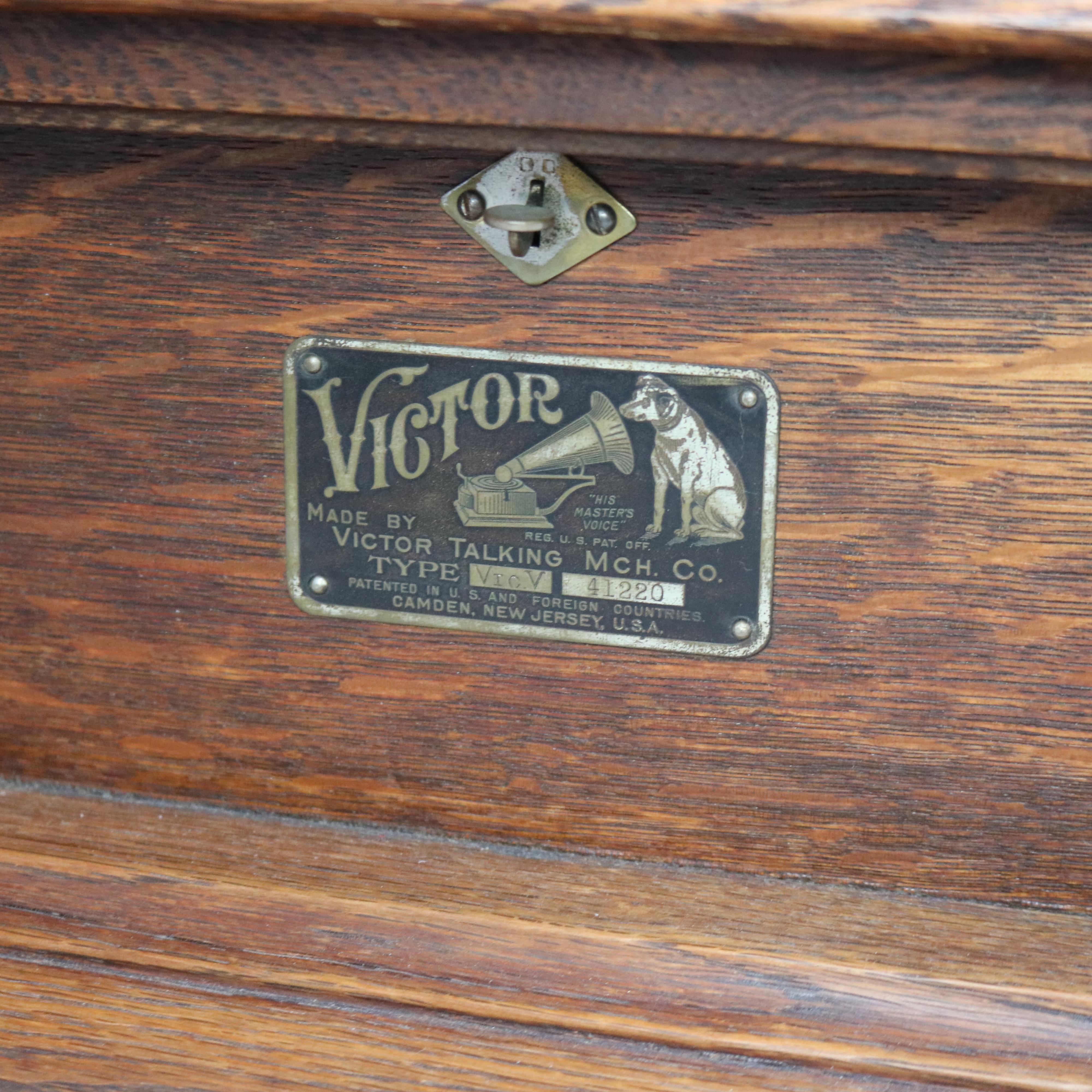 Antiker Victor Victrola V Oak Phonograph mit Oak Horn & Vinylplatten C1910 5