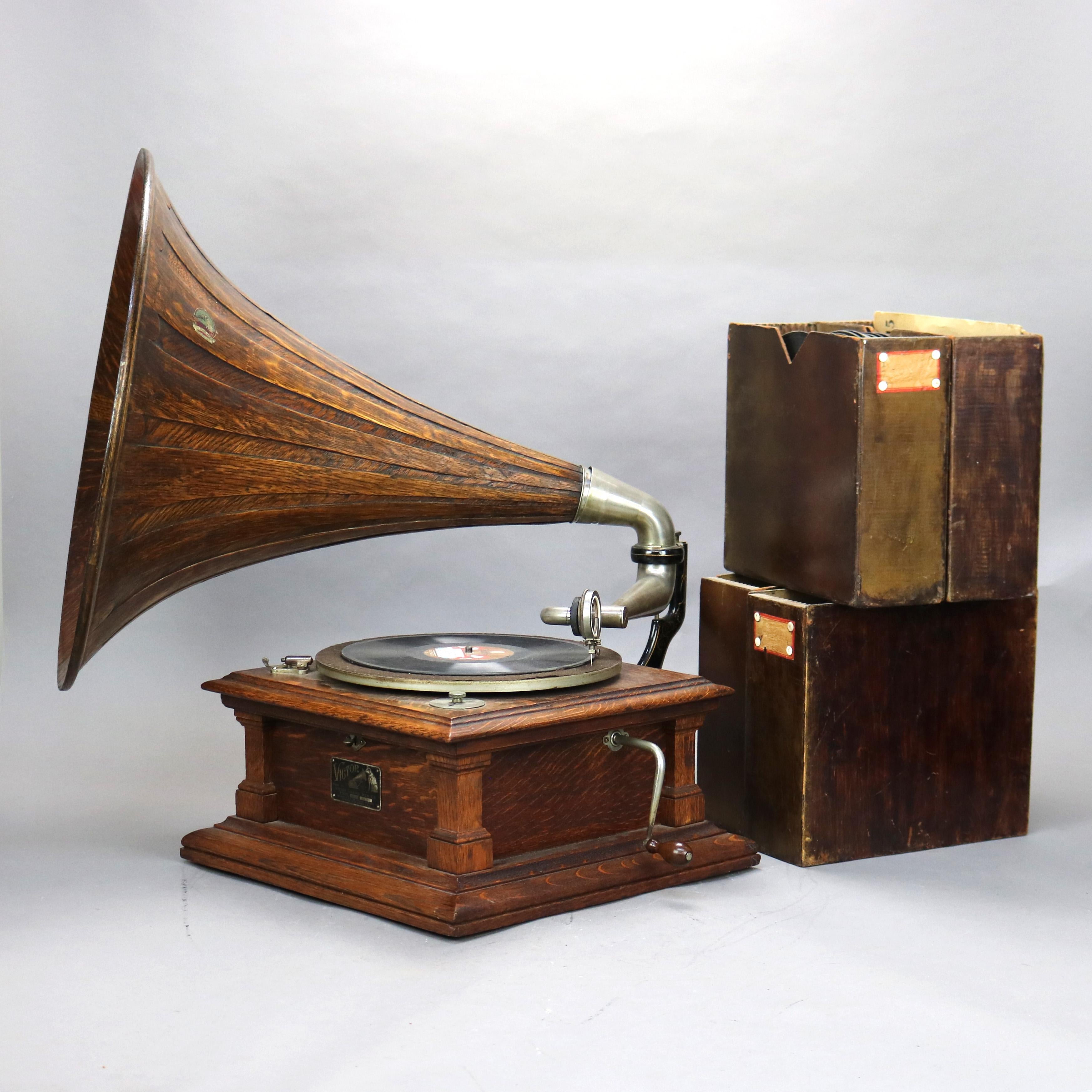 Antiker Victor Victrola V Oak Phonograph mit Oak Horn & Vinylplatten C1910 im Zustand „Gut“ in Big Flats, NY