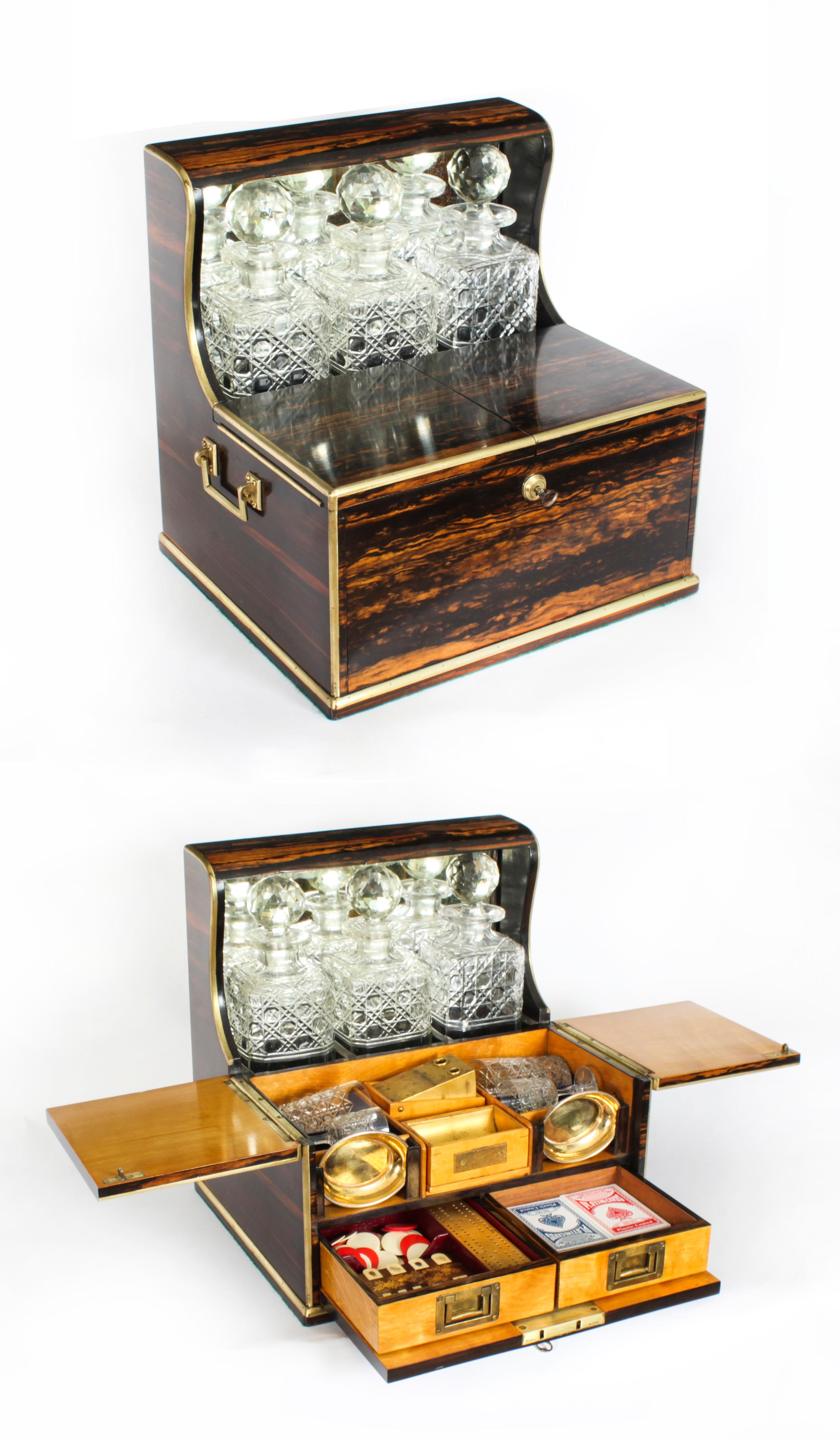 Ancienne carafe Victorienne Coromandel Trois carafes en cristal Tantale et Jeux 19ème siècle en vente 15