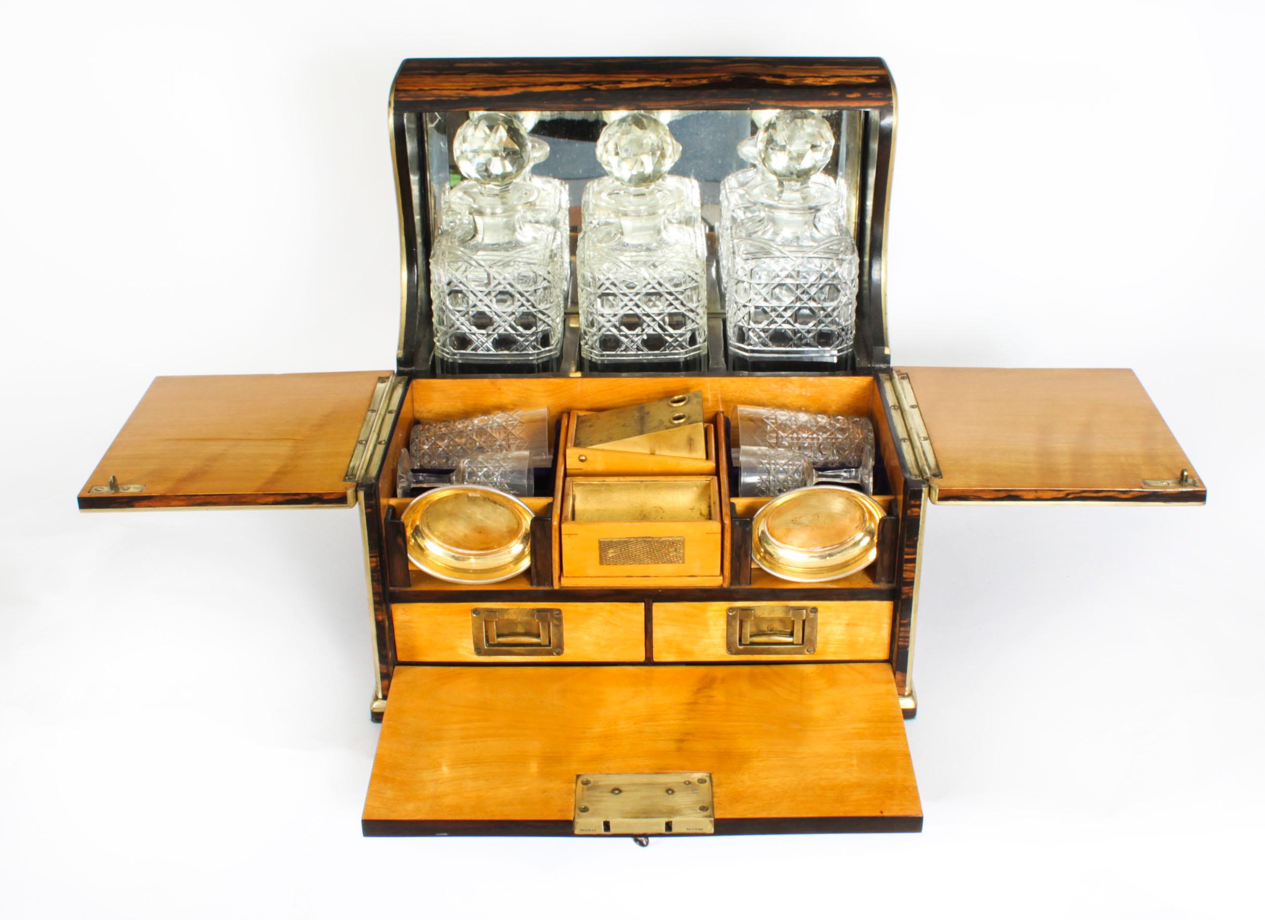 Ancienne carafe Victorienne Coromandel Trois carafes en cristal Tantale et Jeux 19ème siècle en vente 1