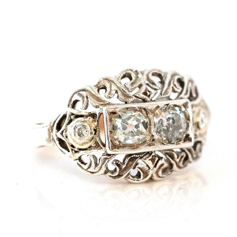 Antique Victorian 0.70 Carat Diamond 14 Carat Gold Ring For Sale 4