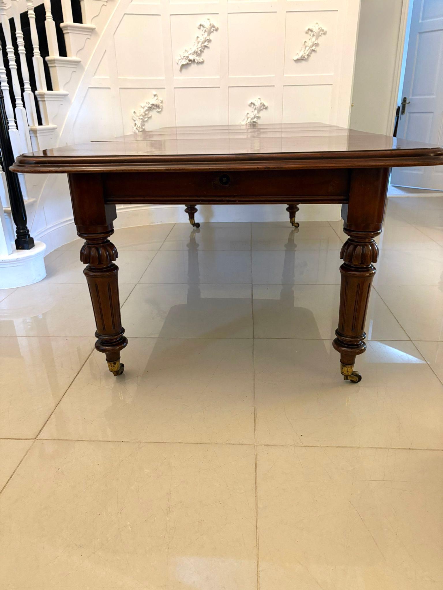 Antique Victorian 10 Seater Quality Figured Mahogany Extending Dining Table 4