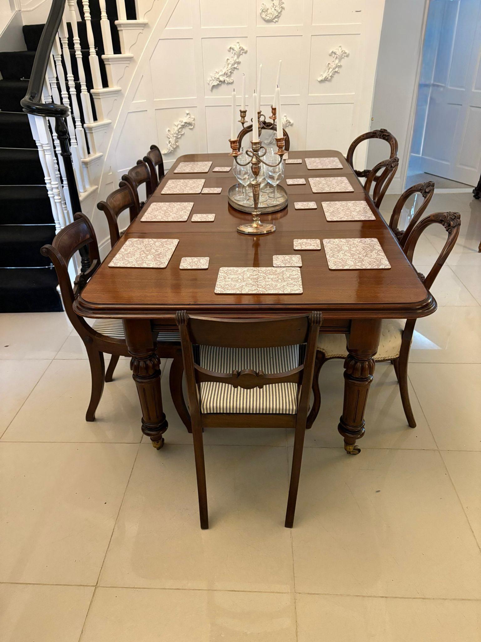 Antique Victorian 10 Seater Quality Figured Mahogany Extending Dining Table In Good Condition In Suffolk, GB