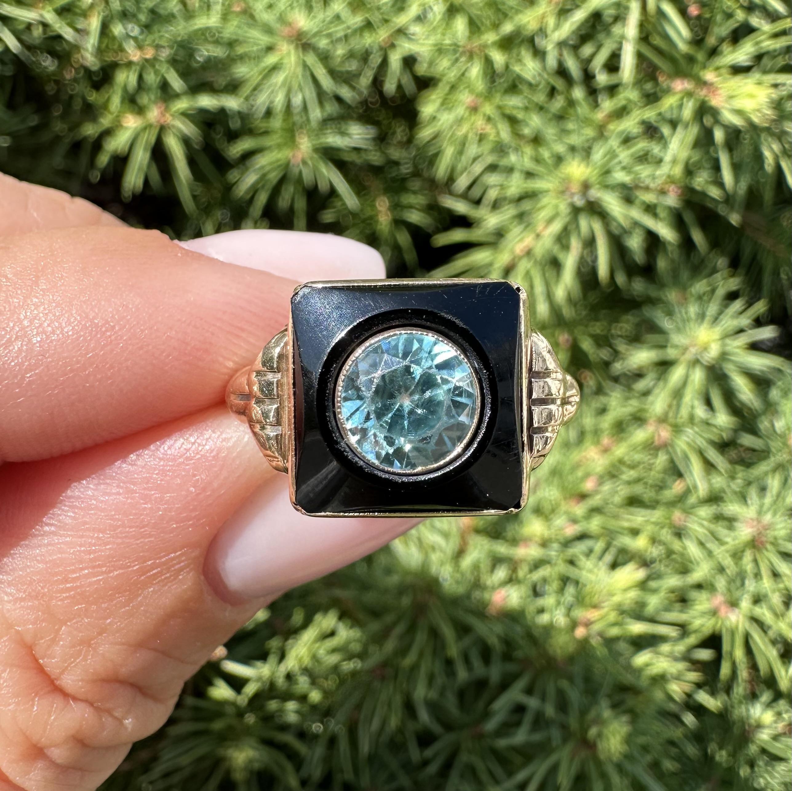 Bague victorienne ancienne en or 10k Onyx noir avec centre en zircon bleu, plateau carré en vente 4
