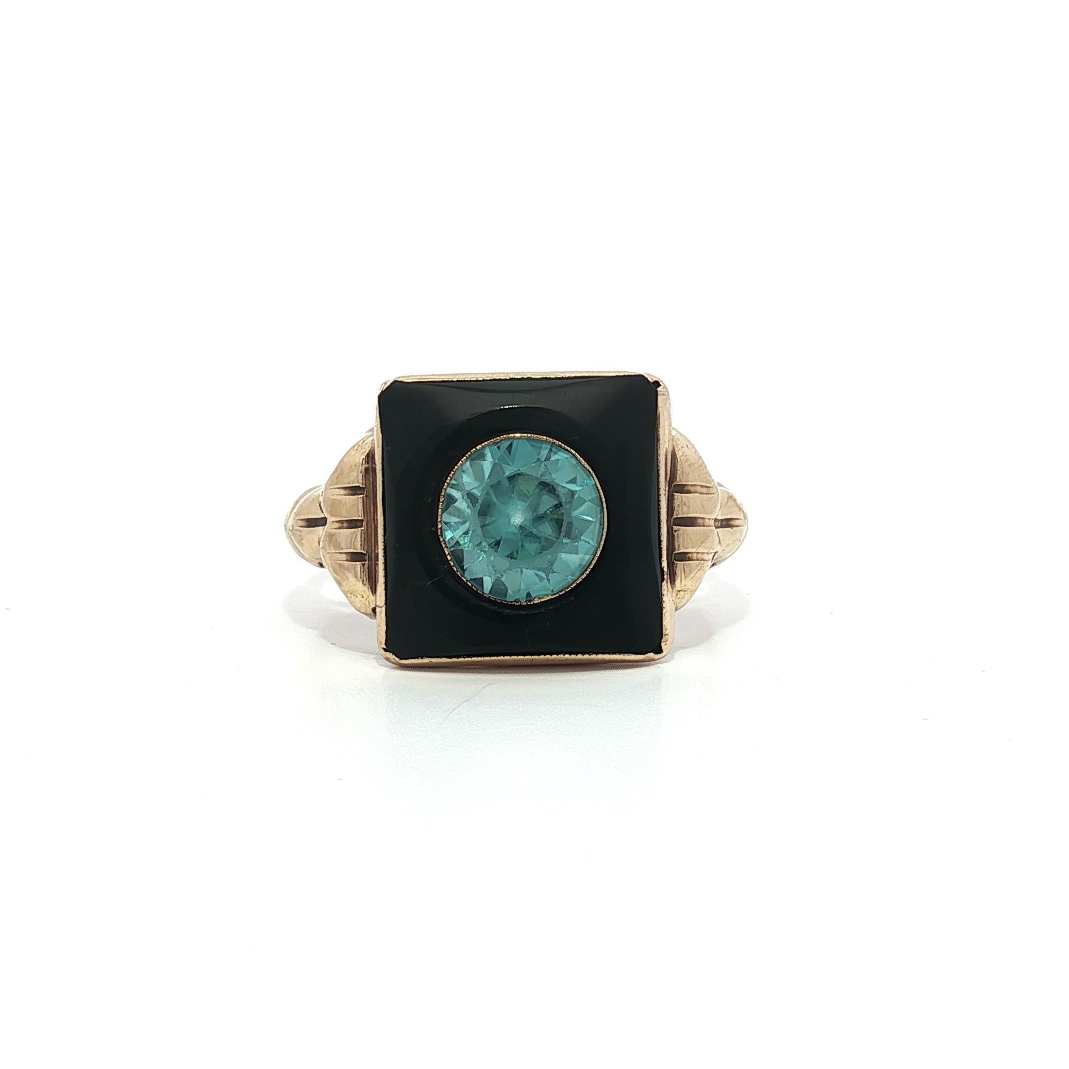--Pierre(s) :...
(1) Onyx véritable naturel - Cabochon carré taillé - Serti - Couleur noire - 11.9x11.8mm (approx.)
(1) Véritable zircon cubique - taille ronde et brillante - monture Milgrain - couleur bleu ciel - 6.8mm (approx.)

MATERIAL : Or