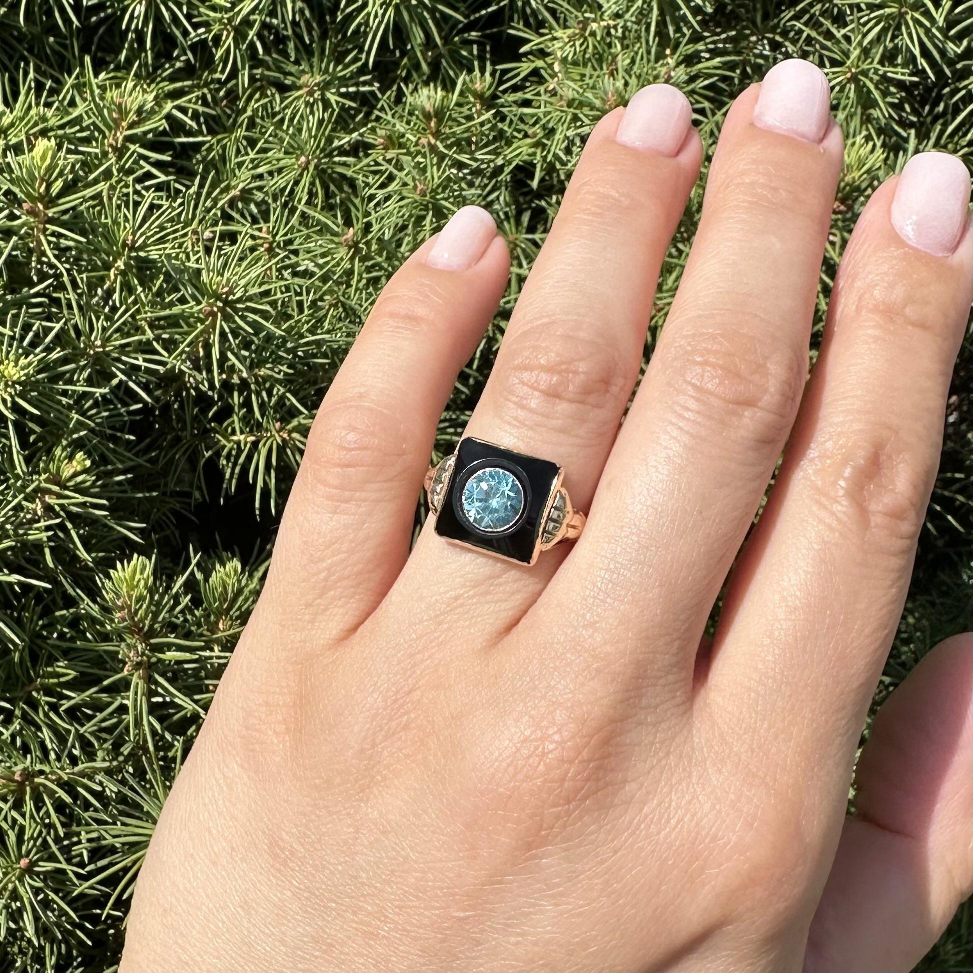 Bague victorienne ancienne en or 10k Onyx noir avec centre en zircon bleu, plateau carré en vente 2