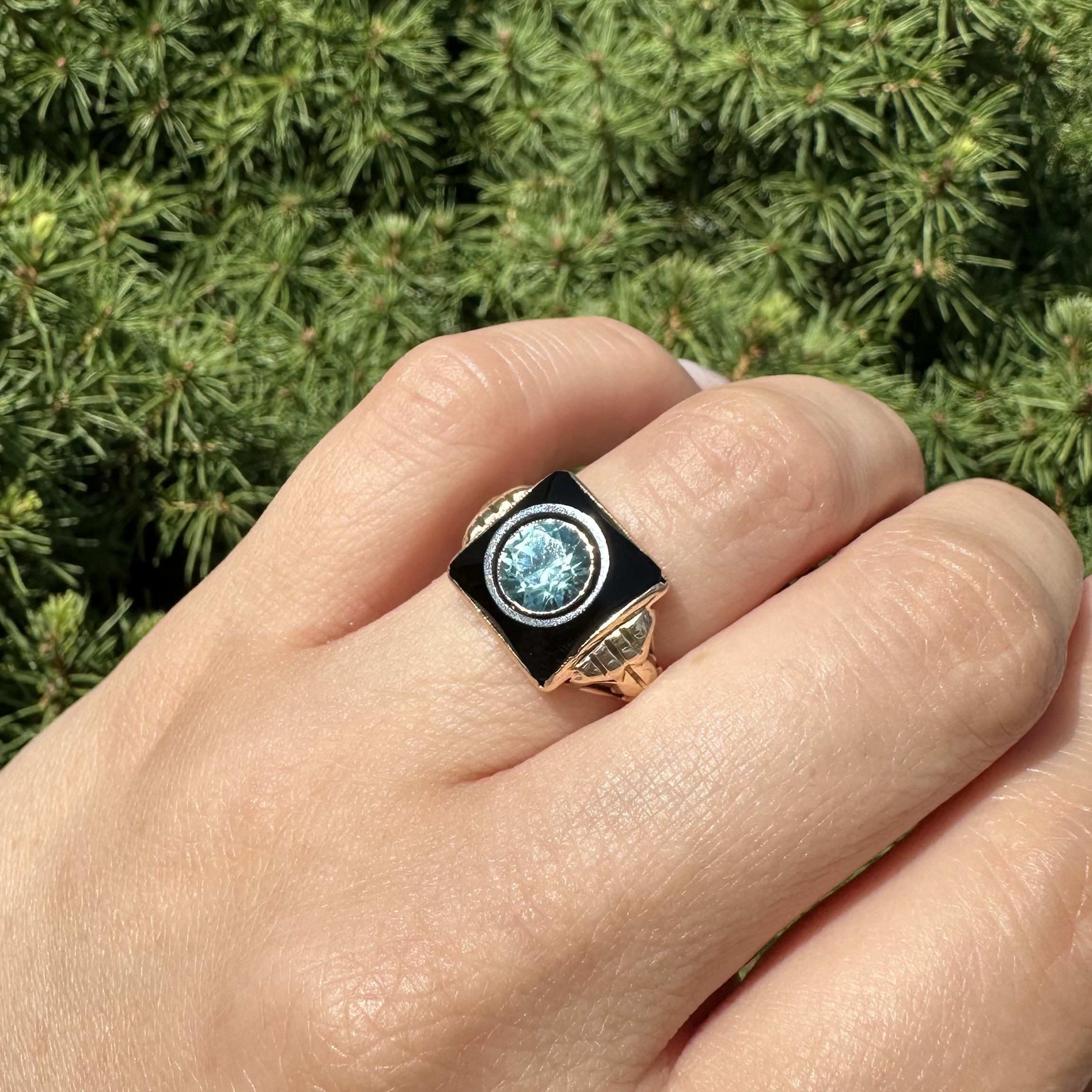 Bague victorienne ancienne en or 10k Onyx noir avec centre en zircon bleu, plateau carré en vente 3