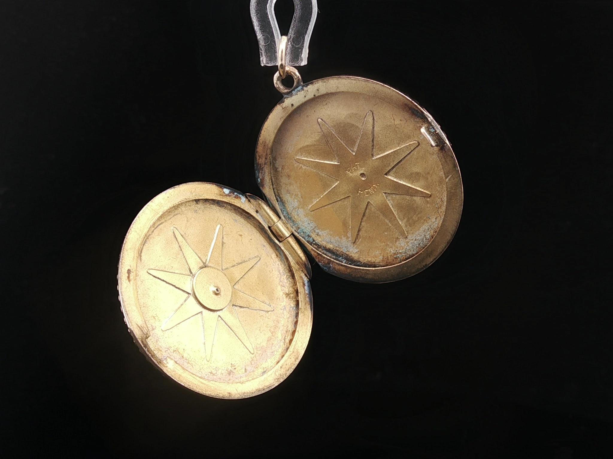 Antique Victorian 10k Gold Old Mine Diamond Monogramed Circle Locket Pendant In Good Condition For Sale In Montclair, NJ