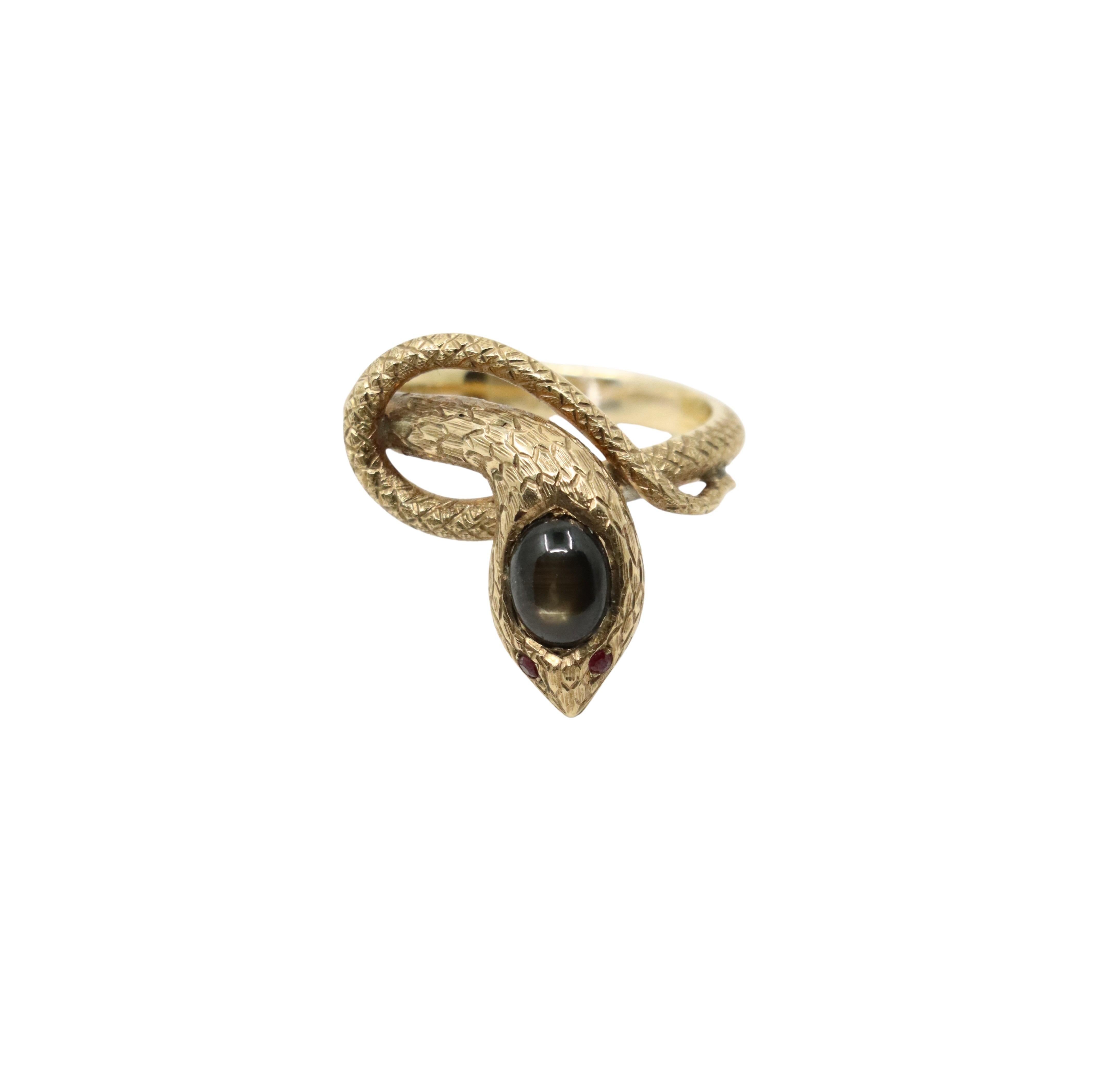 Cabochon Antique Victorian 10K Gold Star Sapphire Snake Ring For Sale