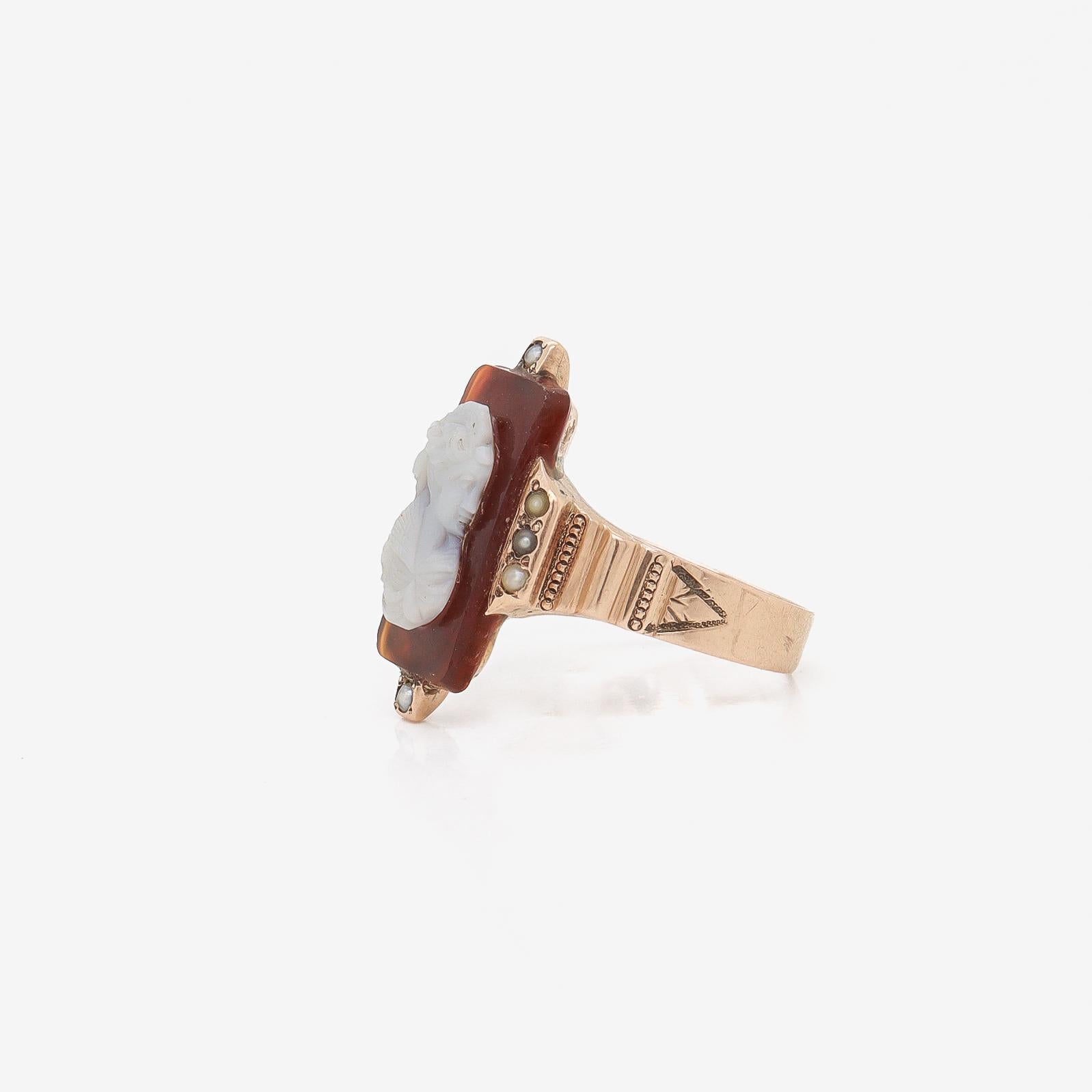 Antique Victorian 10K Rose Gold & Carved Agate Cameo Ring In Fair Condition For Sale In Philadelphia, PA