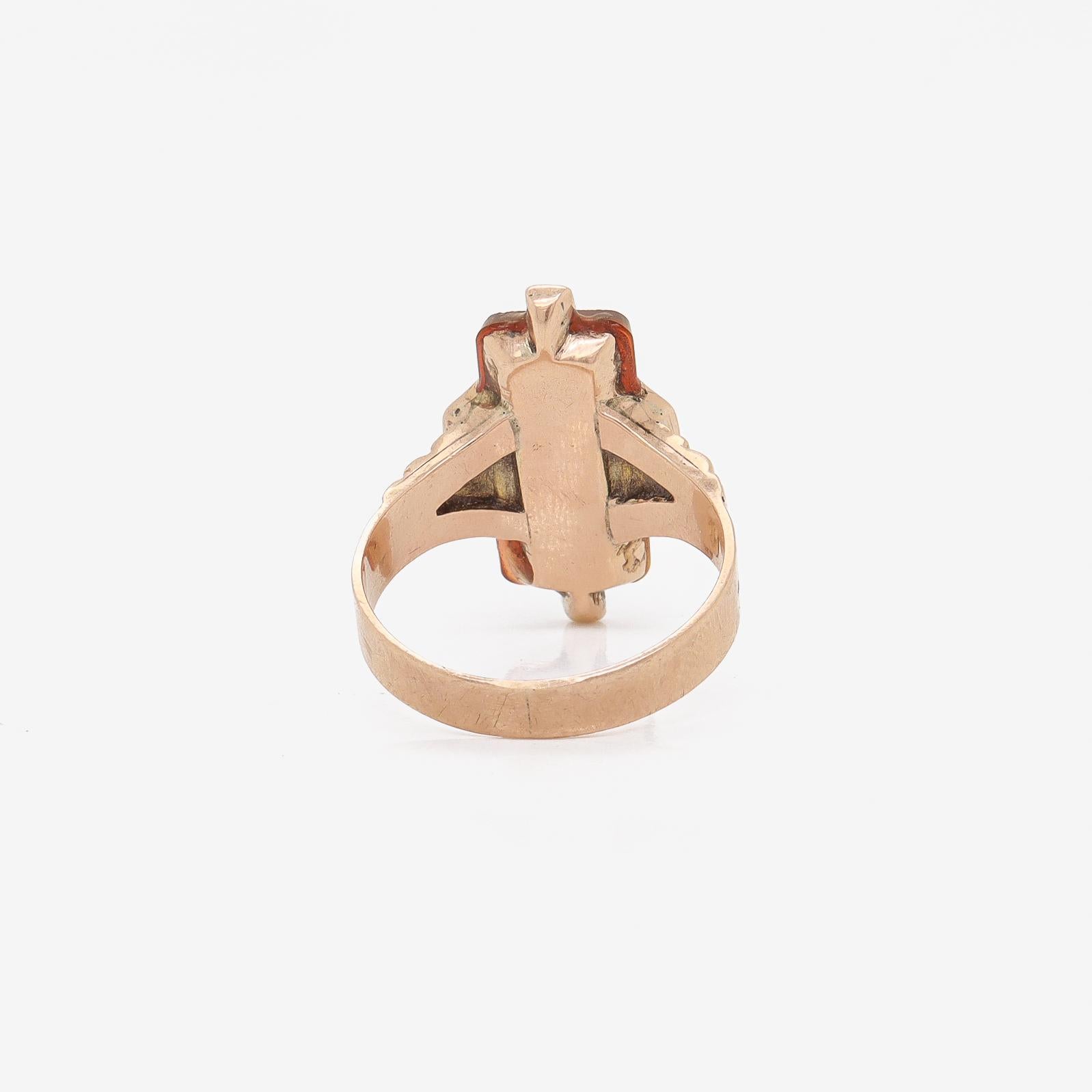 Antique Victorian 10K Rose Gold & Carved Agate Cameo Ring For Sale 1