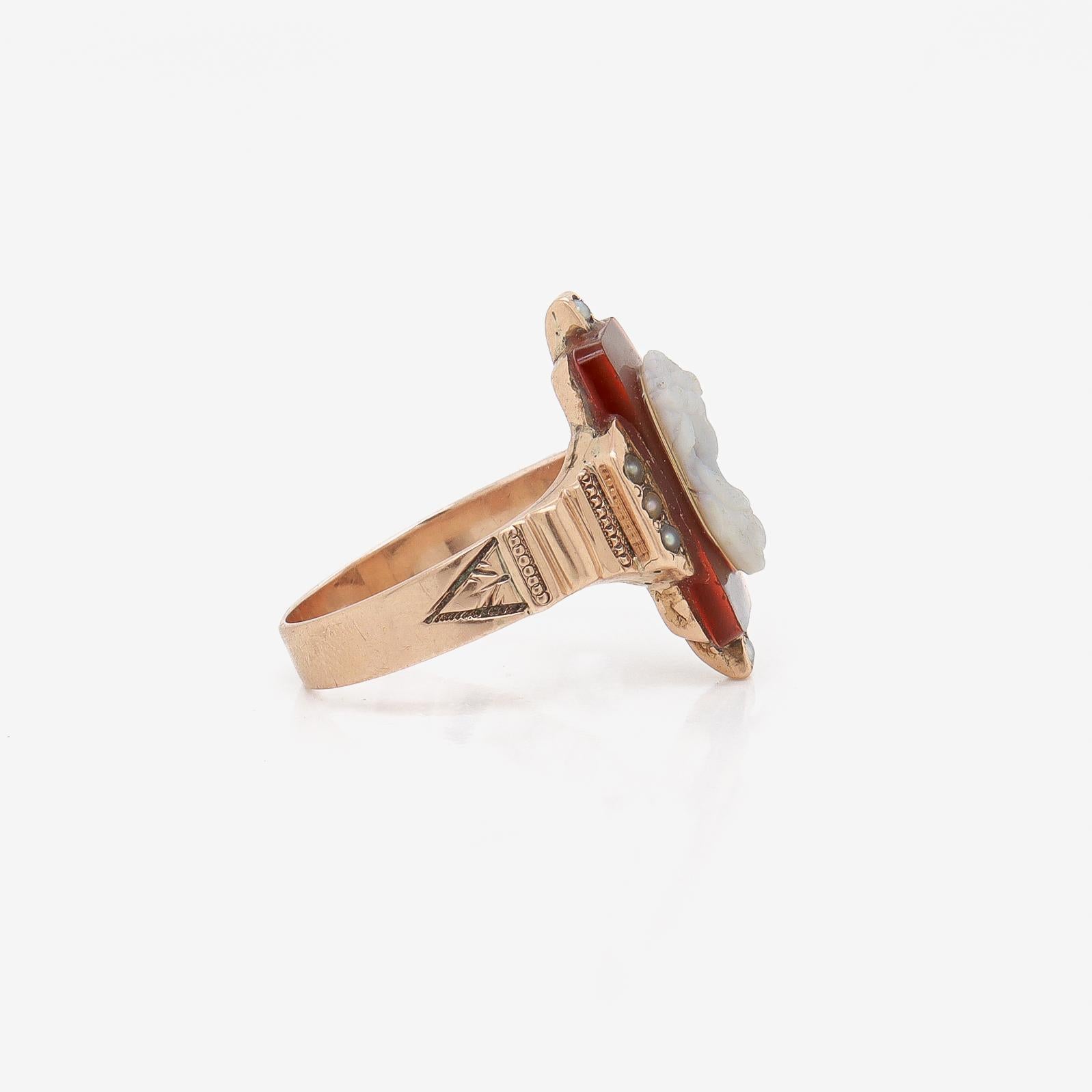 Antique Victorian 10K Rose Gold & Carved Agate Cameo Ring For Sale 3