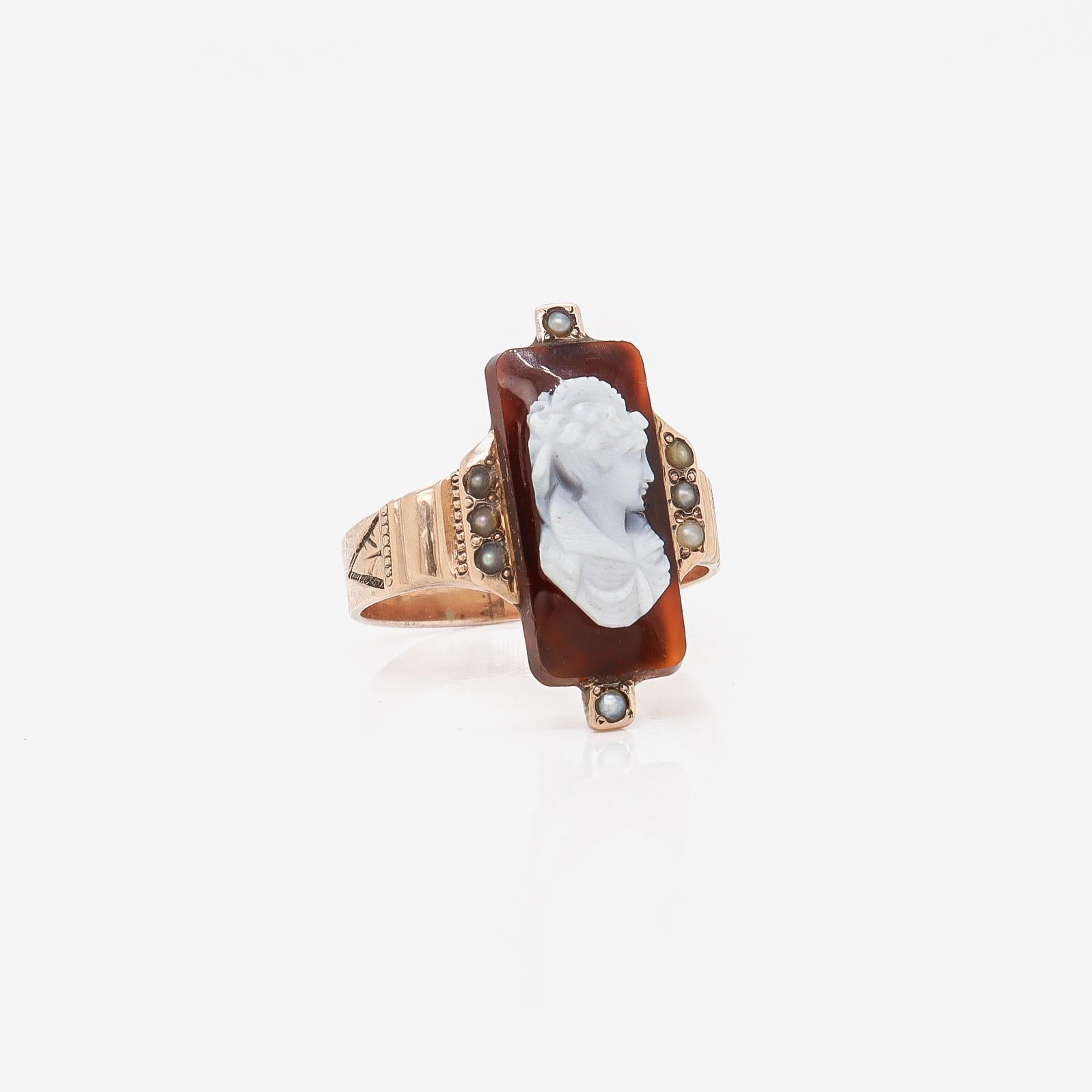 Antique Victorian 10K Rose Gold & Carved Agate Cameo Ring For Sale 4