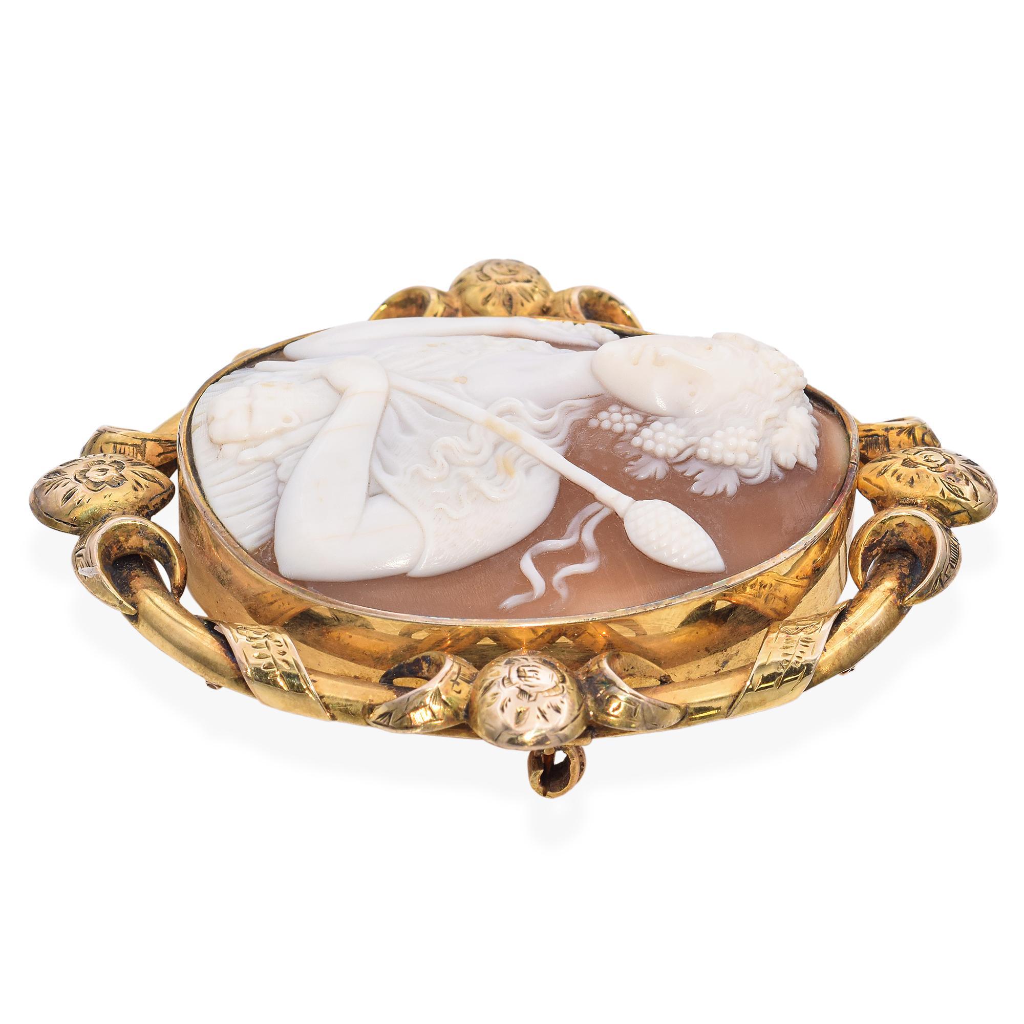 Antique Victorian 10K Yellow Gold Bacchante Cameo Brooch In Good Condition For Sale In New York, NY