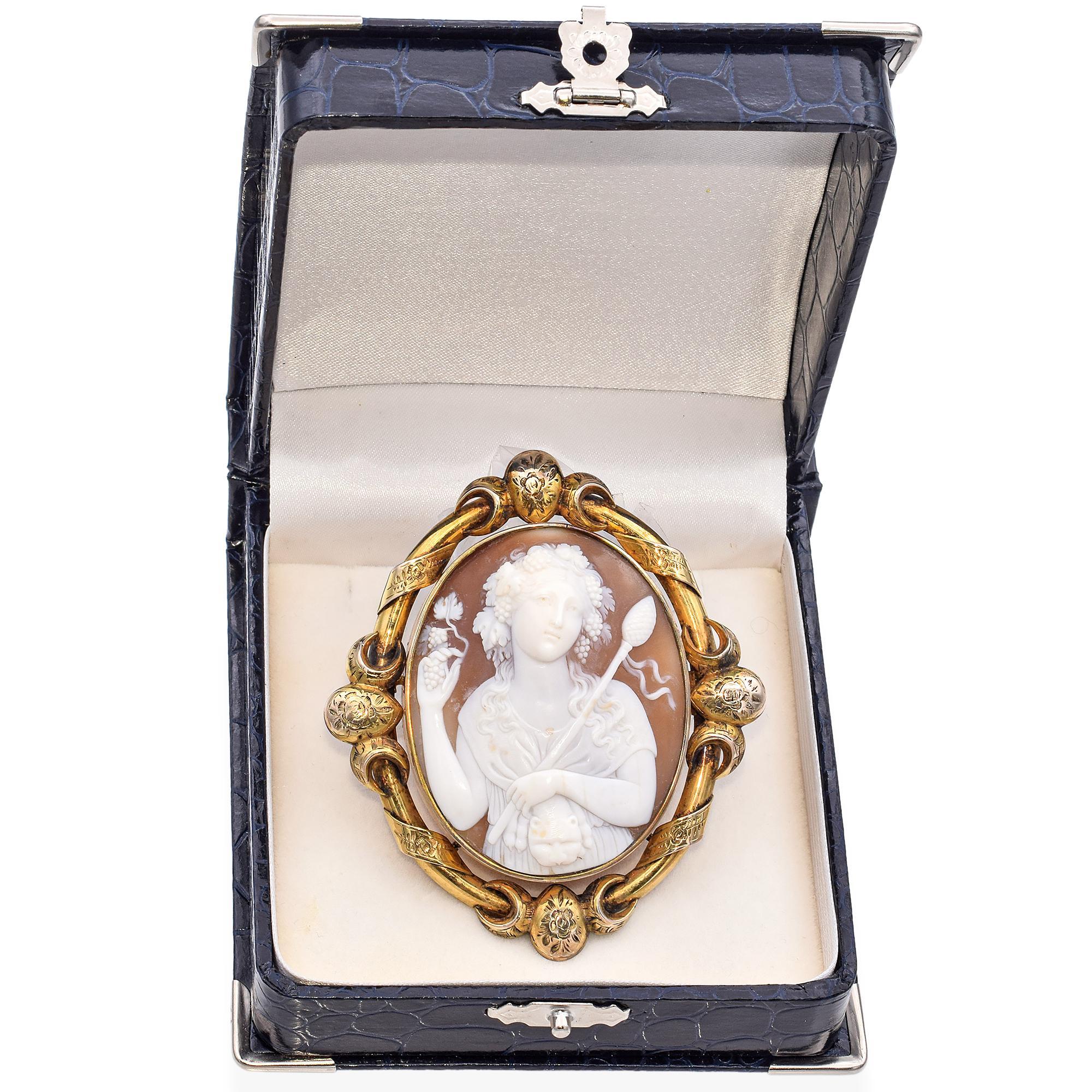 Antique Victorian 10K Yellow Gold Bacchante Cameo Brooch For Sale 2