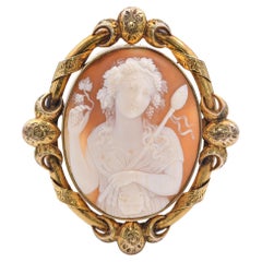 Antiguo broche victoriano de oro amarillo de 10 quilates con camafeo de bacante