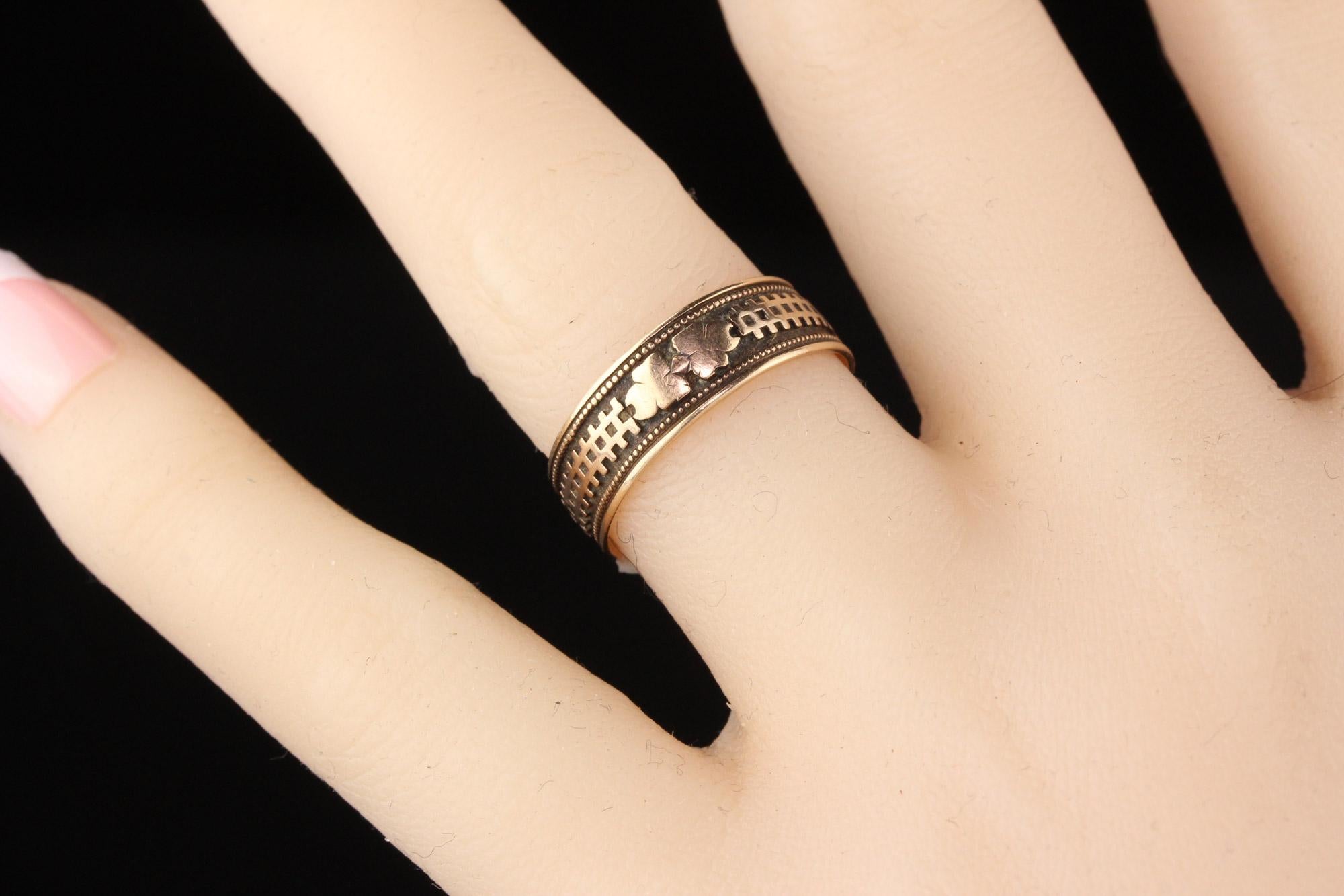 Antique Victorian 10 Karat Yellow Gold Band For Sale 1