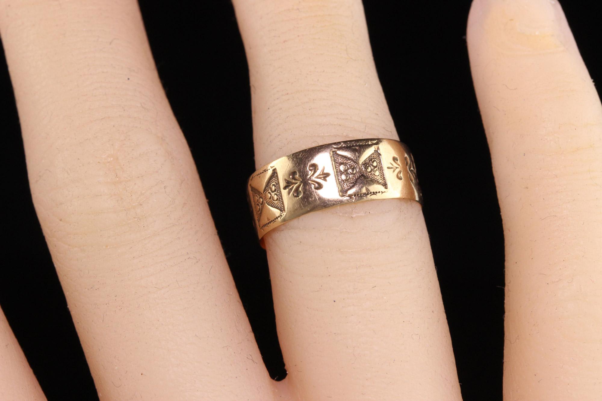 Antique Victorian 10K Yellow Gold Engraved Wide Band Wedding Ring For Sale 2