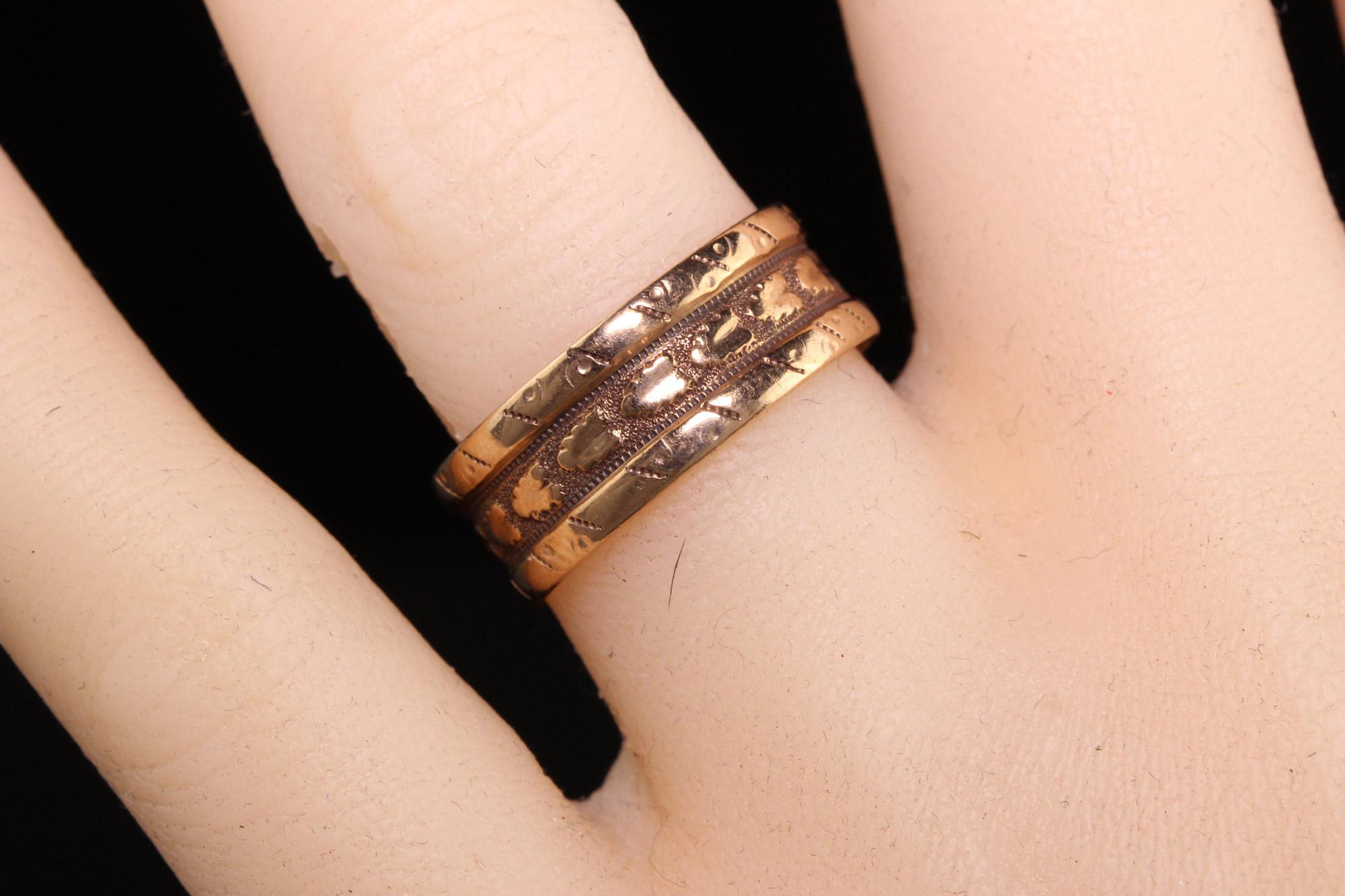 Antique Victorian 10K Yellow Gold Engraved Wide Wedding Band In Good Condition In Great Neck, NY