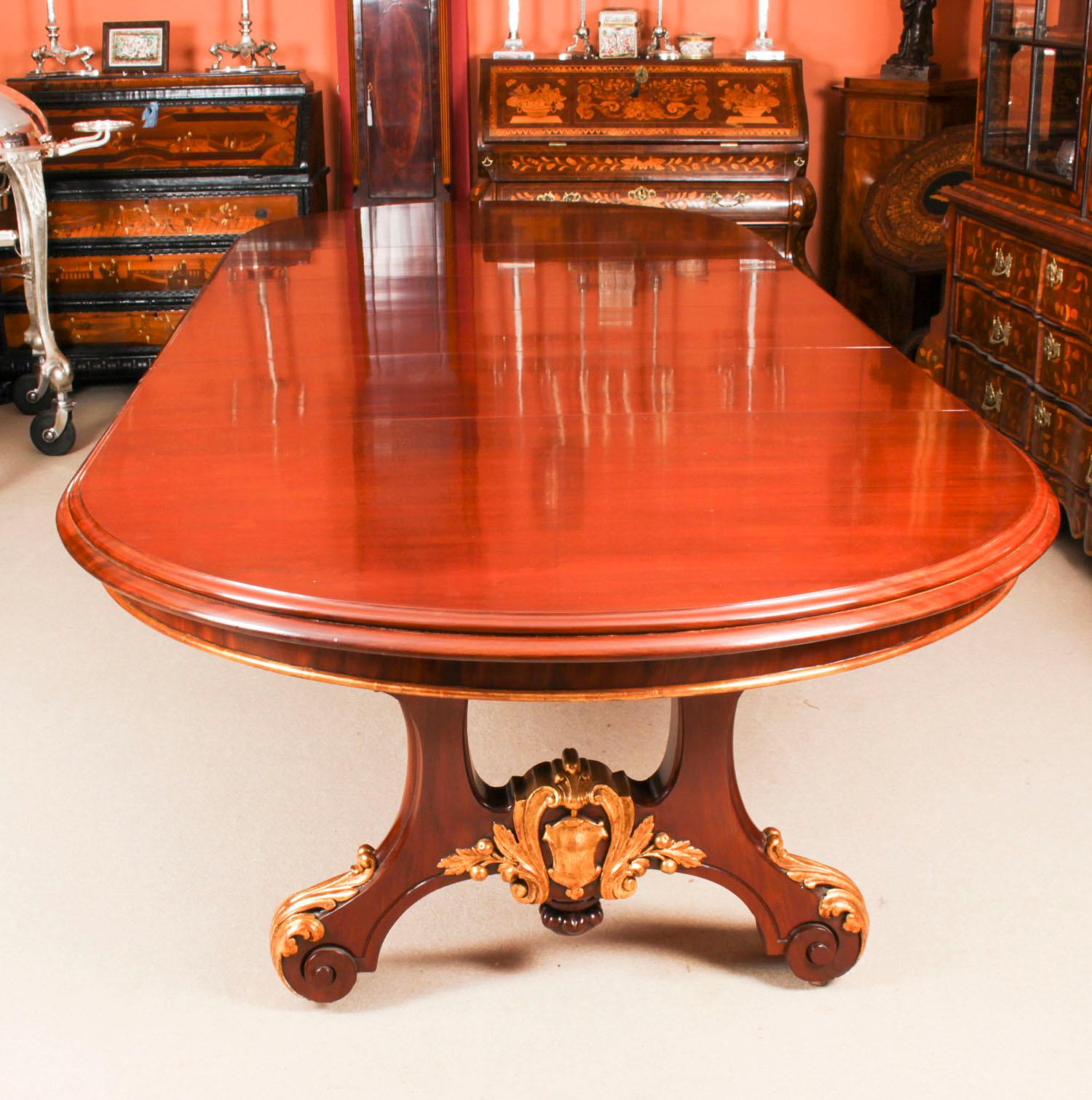 Anglais Ancienne table de salle à manger victorienne à deux pieds extensibles en acajou 19ème siècle en vente