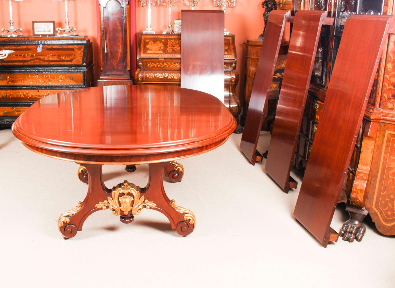 Ancienne table de salle à manger victorienne à deux pieds extensibles en acajou 19ème siècle en vente 2