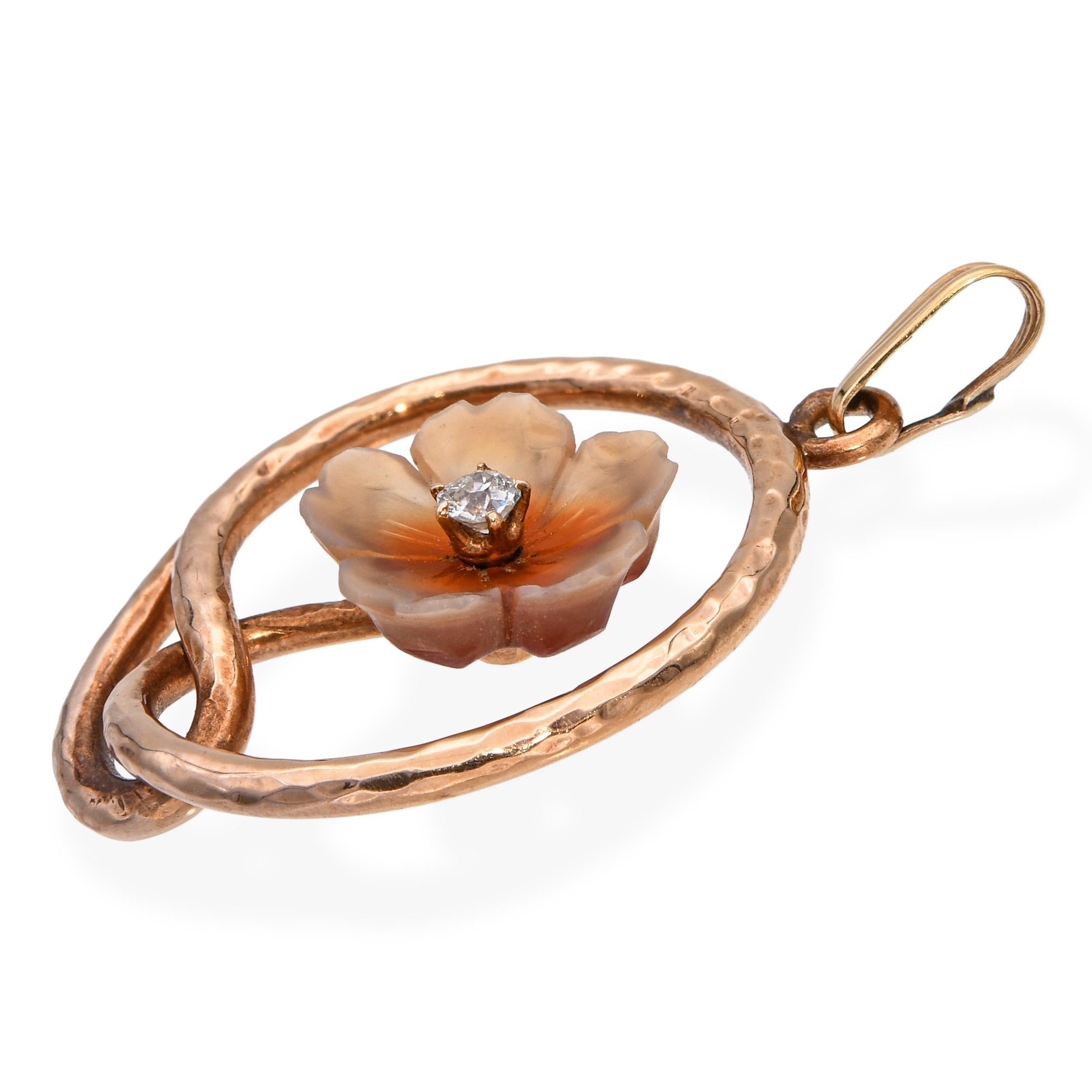 Taille mixte Pendentif Fleur en Agate et Diamant en or jaune 12k d'époque victorienne en vente
