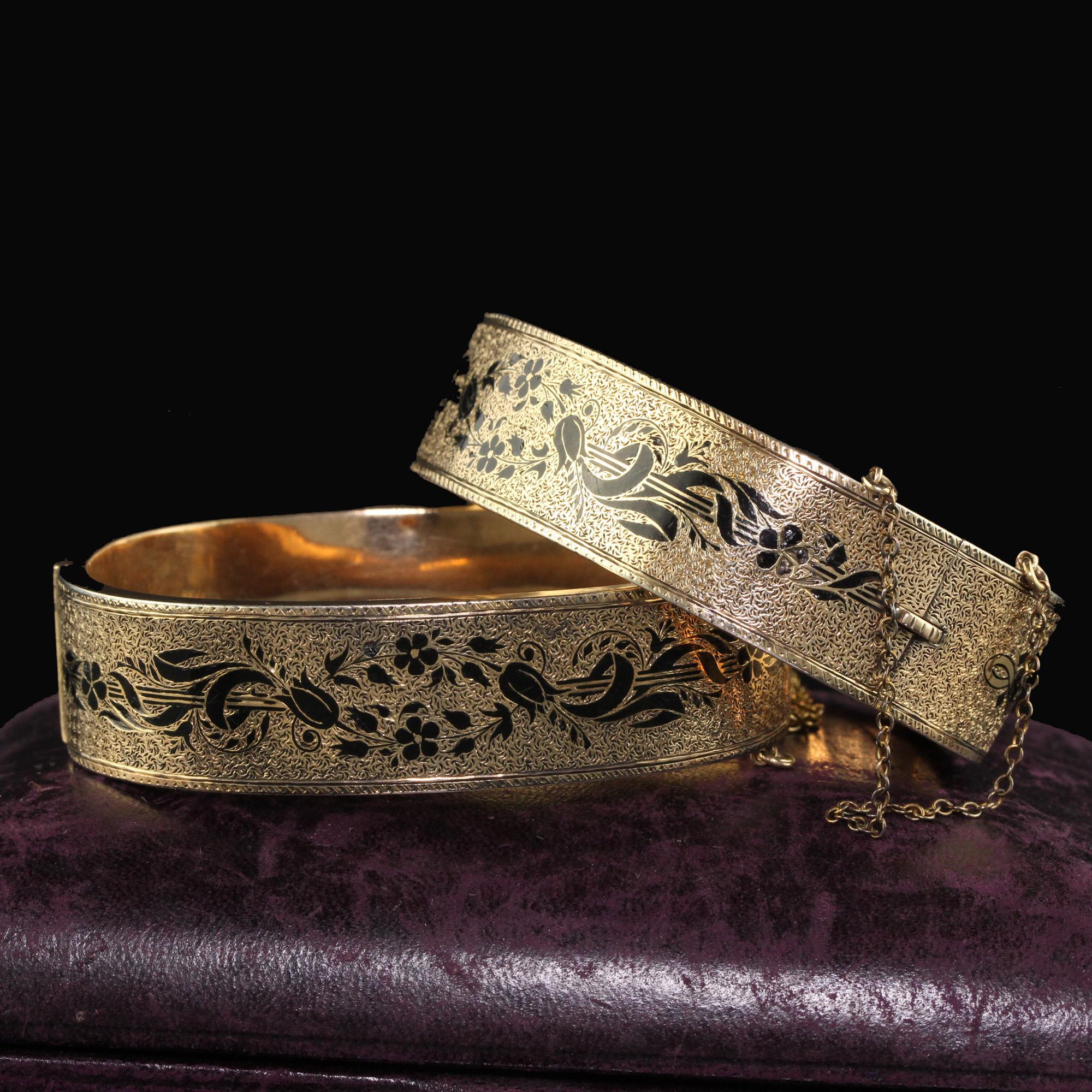 Antique Victorian 12K Yellow Gold Wide Engraved Enamel Wedding Bangle Set For Sale 1